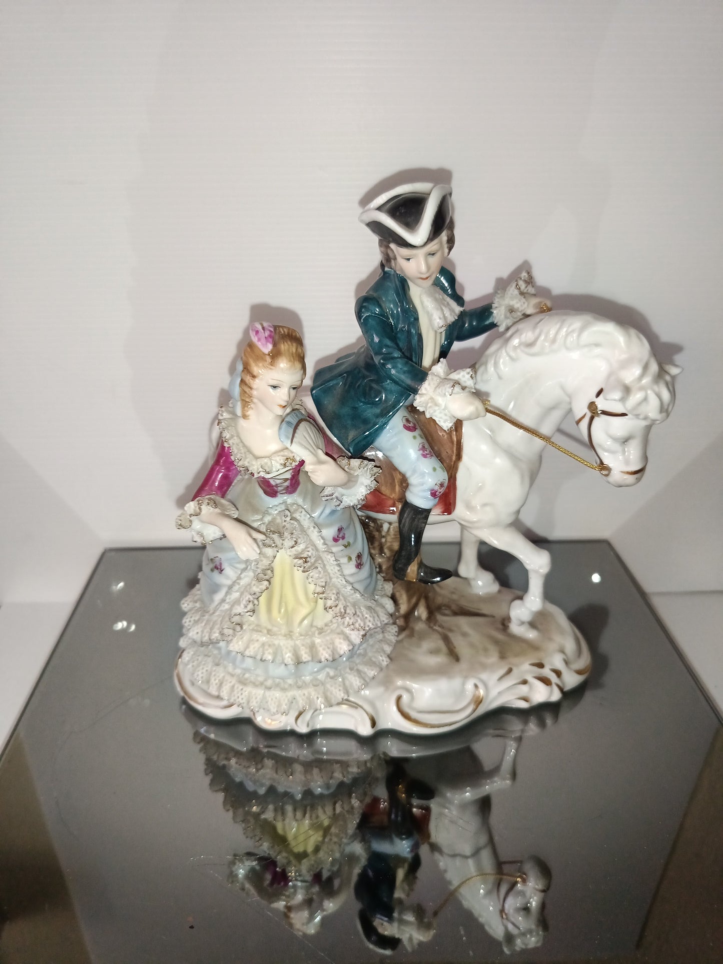 Statua In Porcellana Vintage