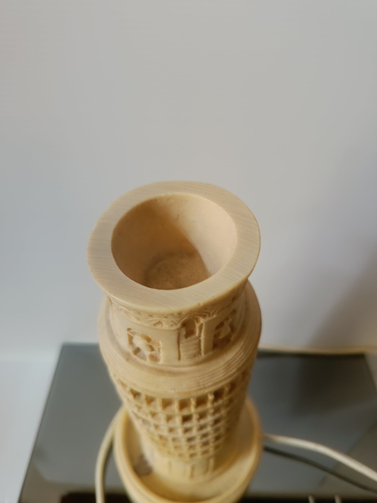 Souvenir Torre Di Pisa In Resina Con Luce Vintage
Altezza cm 24 circa