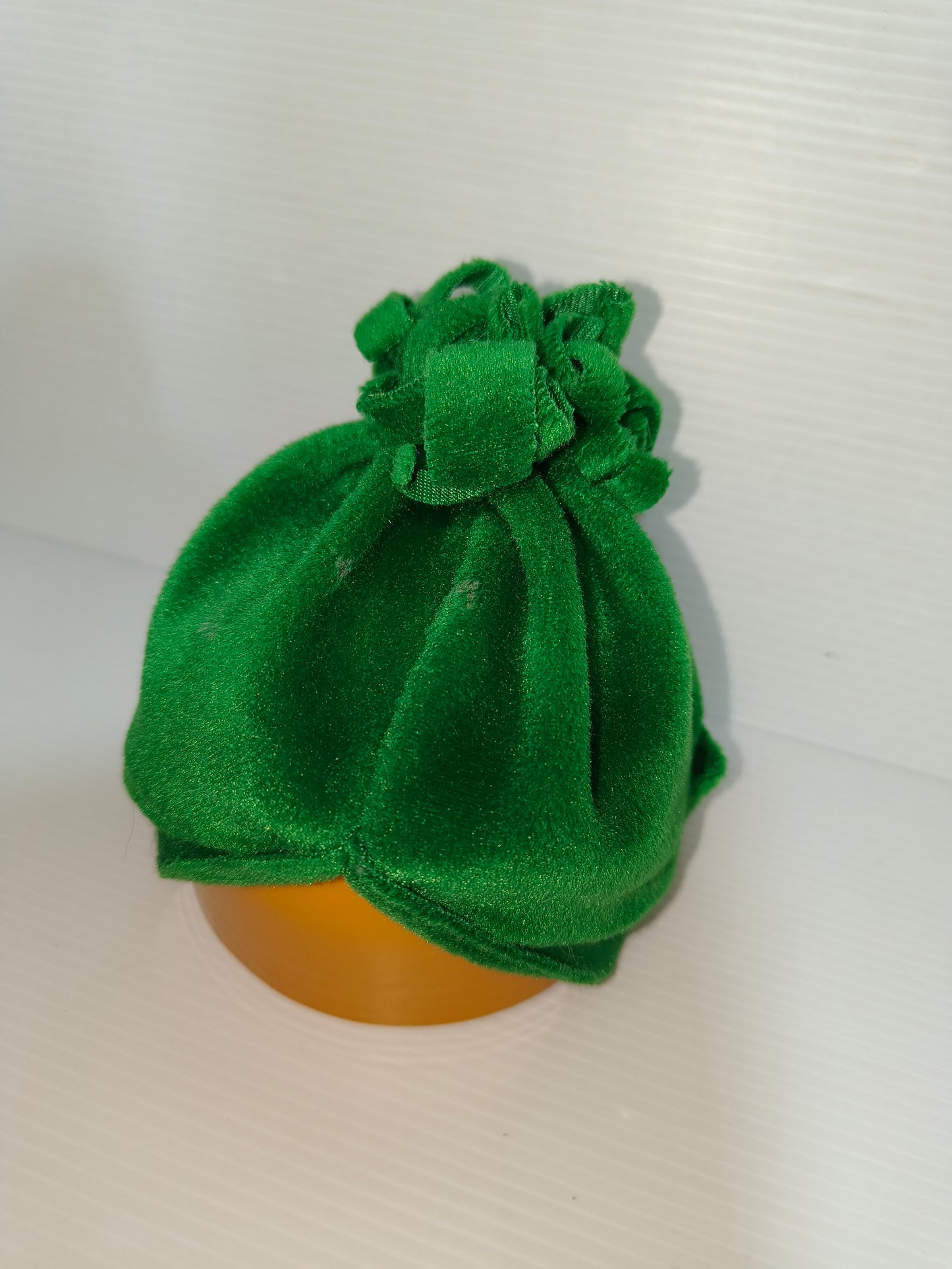 Cappelli antichi per bambole, LEGGI