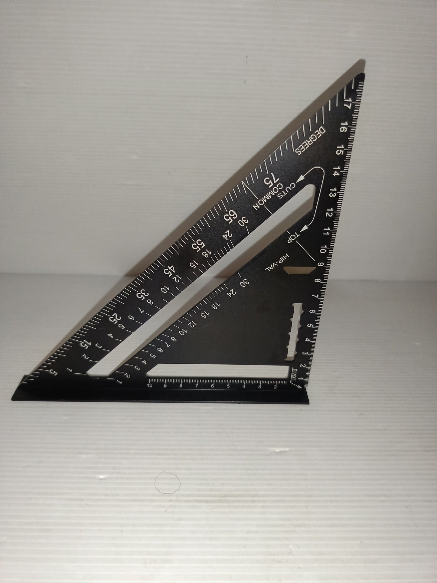 Righello Triangolare

In Alluminio