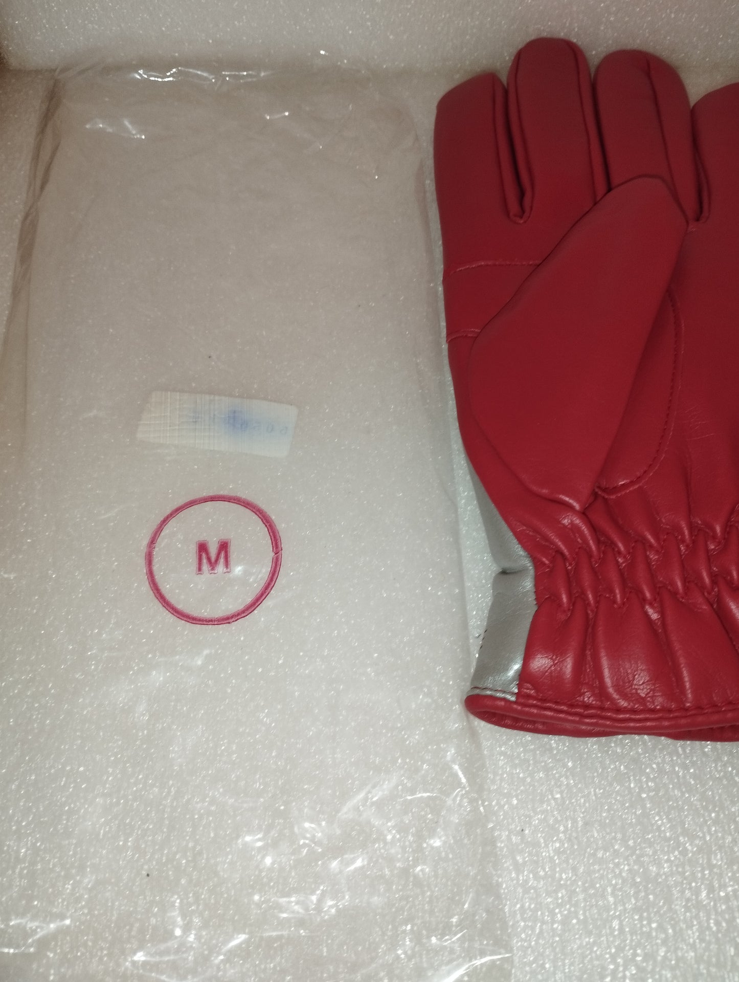 Guanti Time Of Space
100% in vinile
Originali Anni 70
Taglia M Uomo