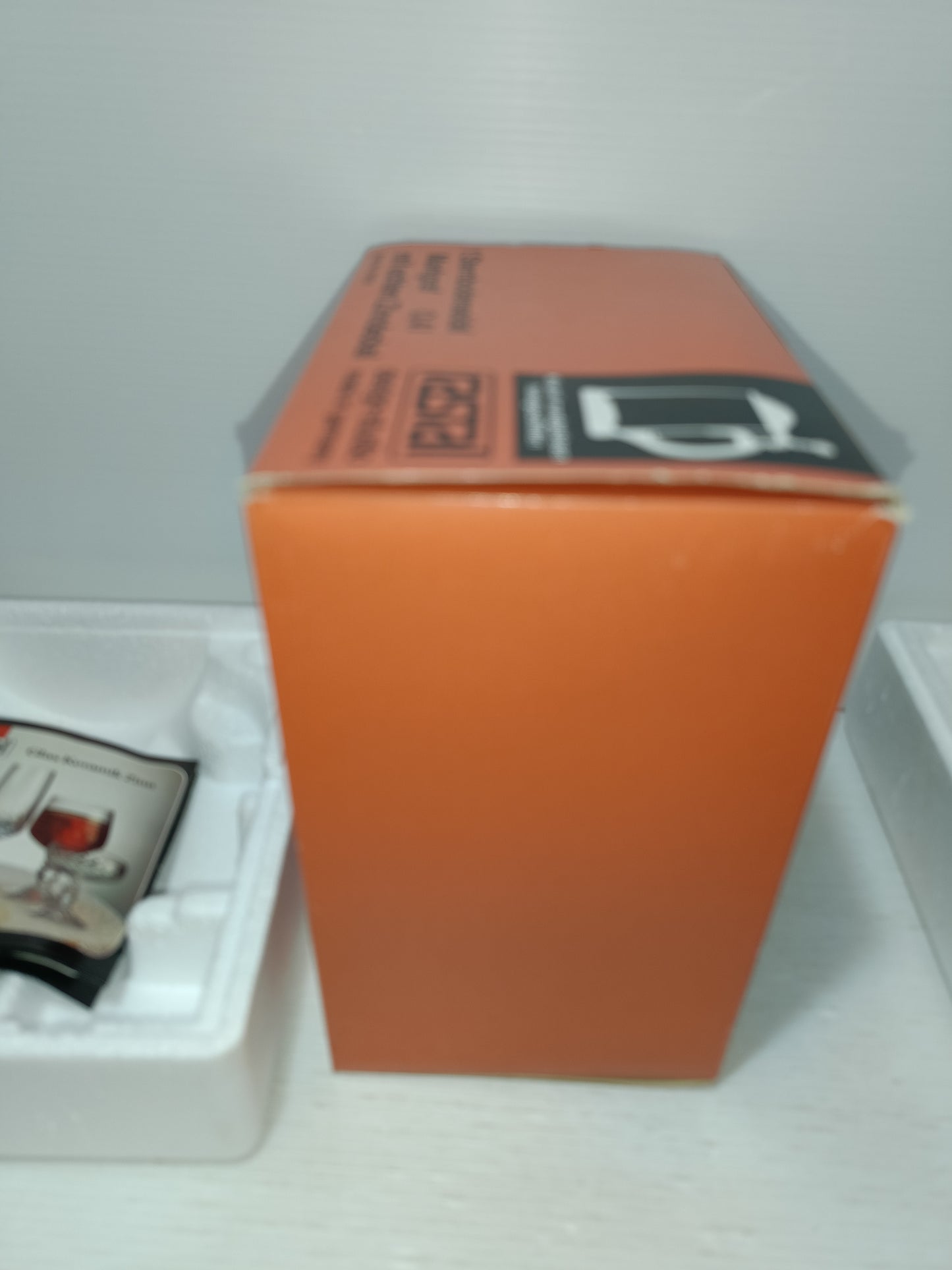 Boccale Rastal design -Studio Made in Germany
In vetro di cristallo soffiato a bocca e Lavorato a mano con coperchio in stagno