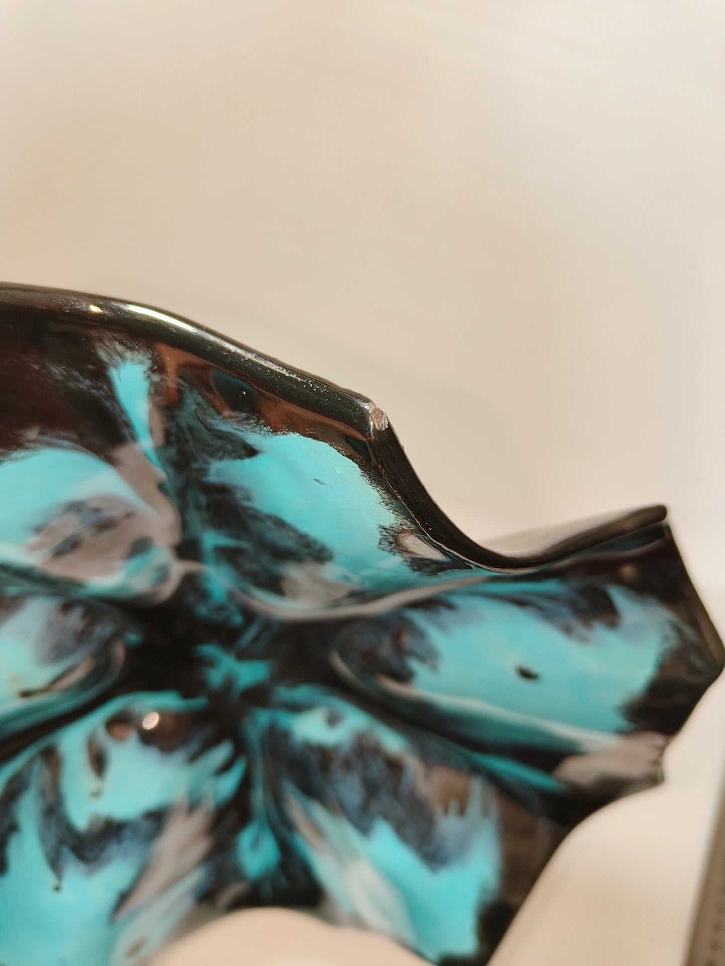 Antico centrotavola Vera Magda Braga in ceramica smaltata, LEGGI