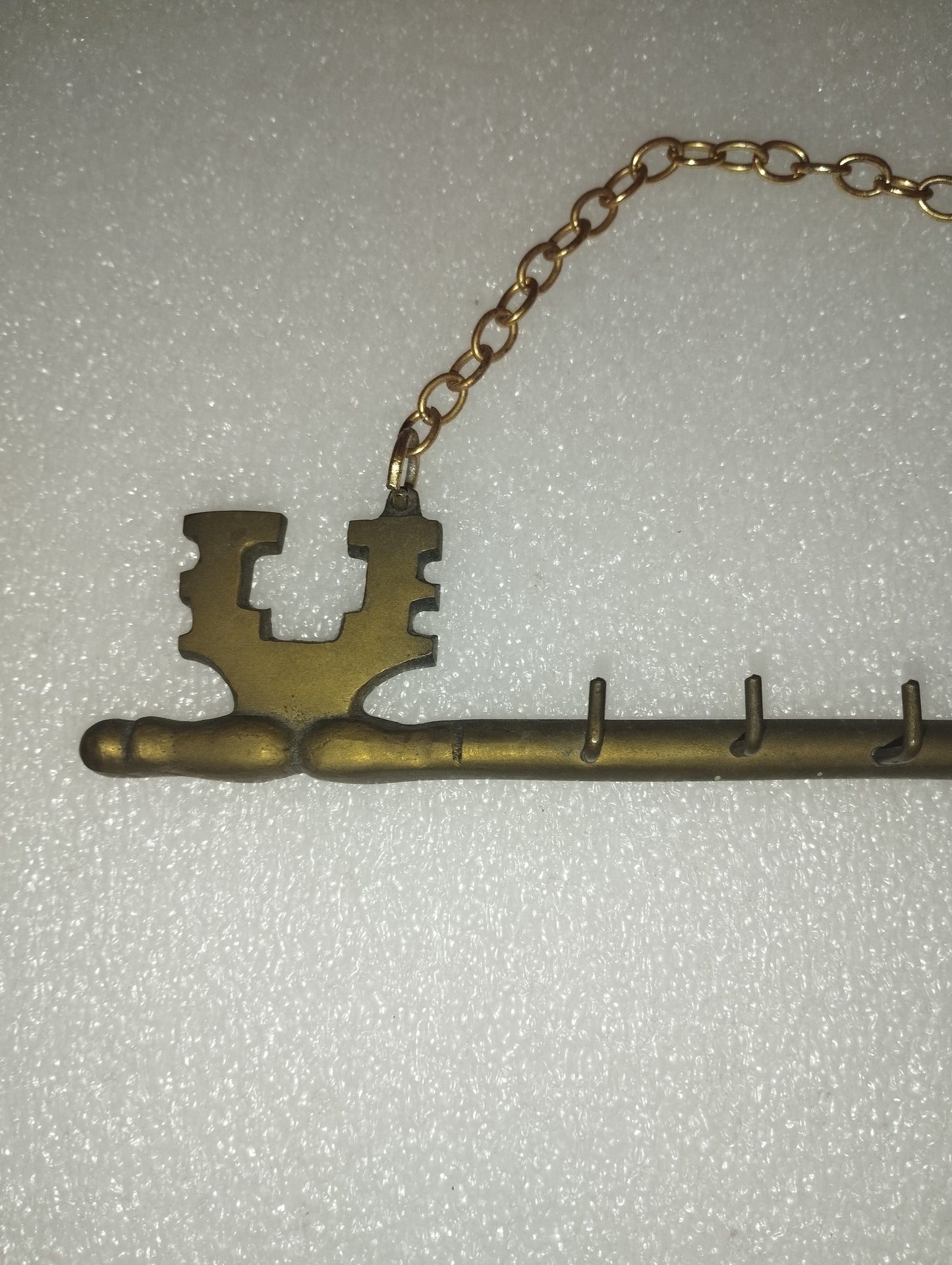 Portachiavi In Ottone Vintage A Forma Di Chiave
Lunghezza cm 24 circa