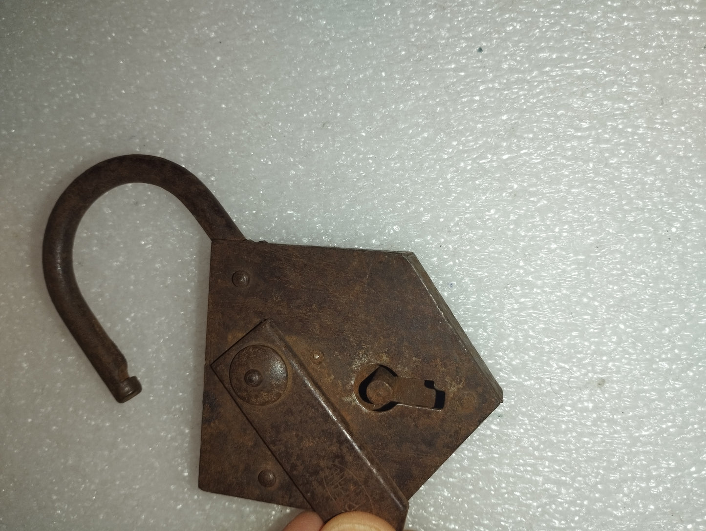 Antico Lucchetto senza Chiave
Da Restaurare