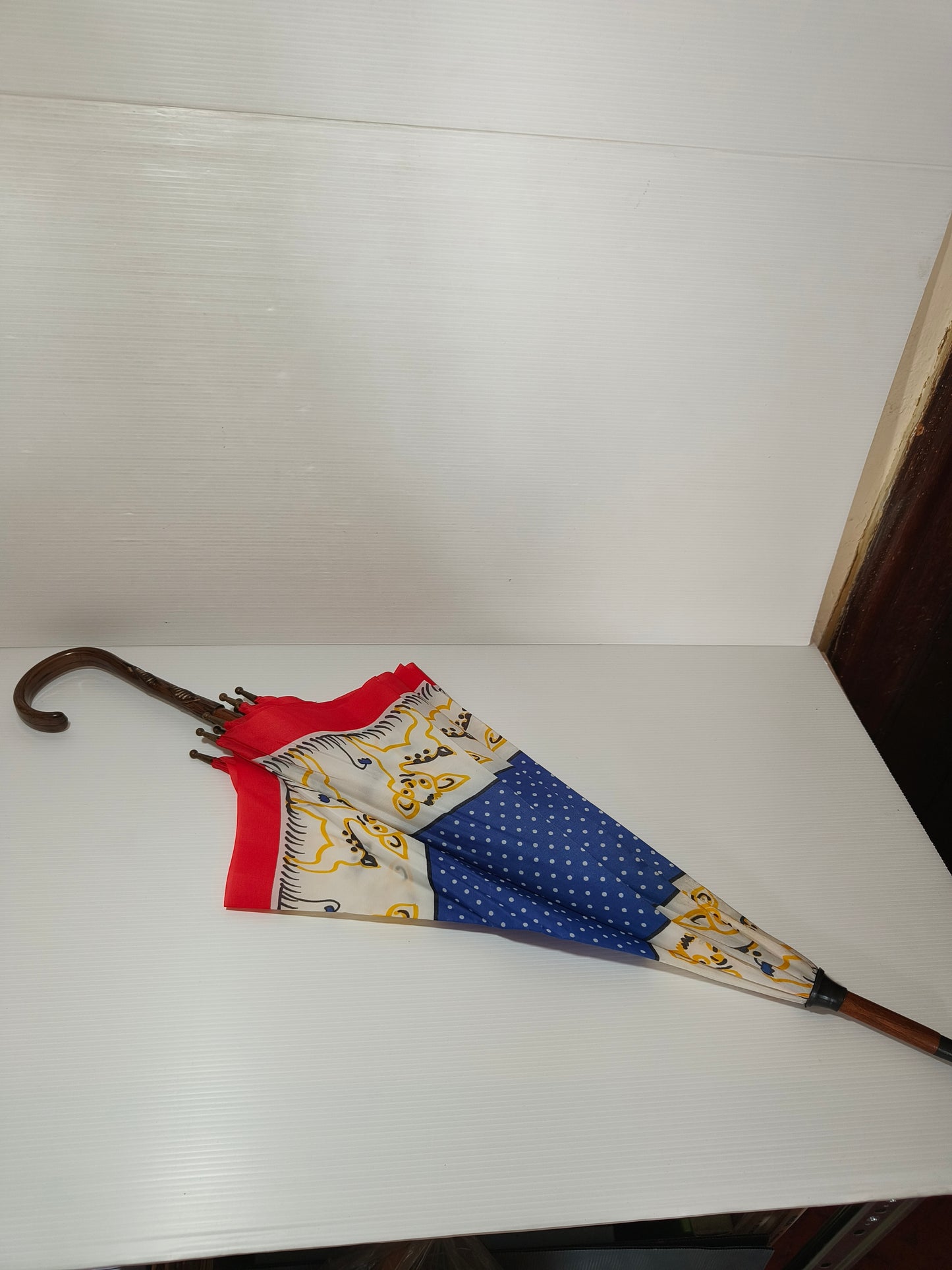 Ombrello misura piccola anni 70, LEGGI