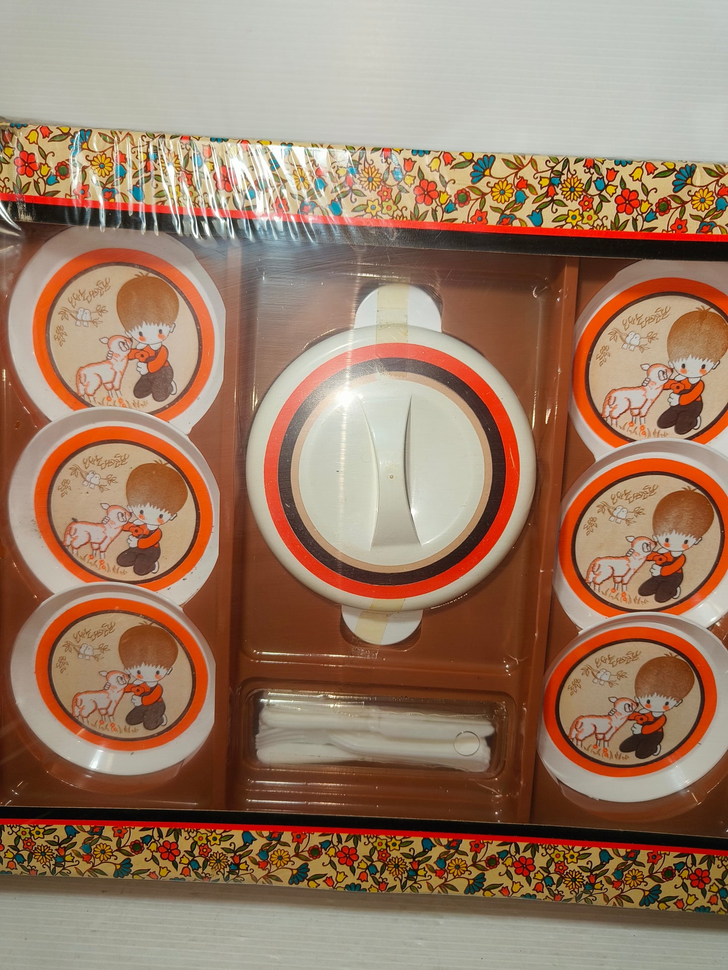 Servizio piatti e bicchieri giocattolo, anni 60-70 LEGGI