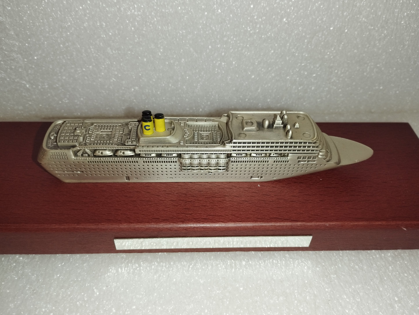 Costa neoRomantica In Metallo Con Base In Legno
Made in Italy