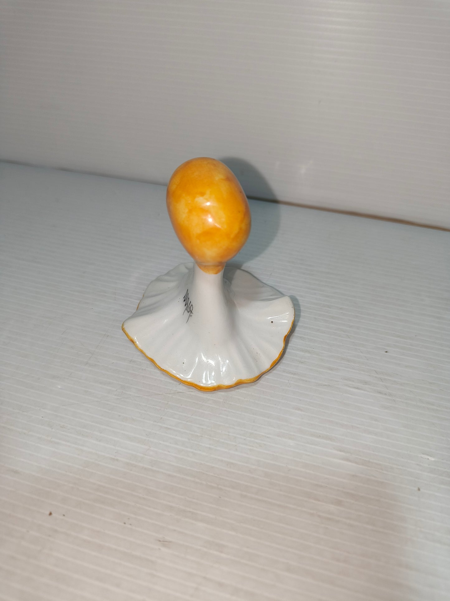 Soprammobile in ceramica vintage, LEGGI