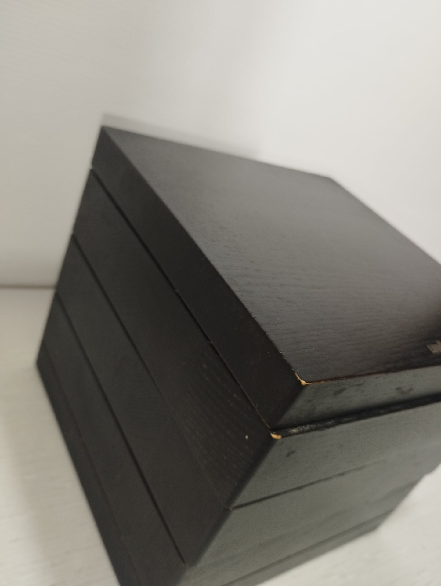 Lavazza Cubo Porta cialde In Legno
Con tre scomparti