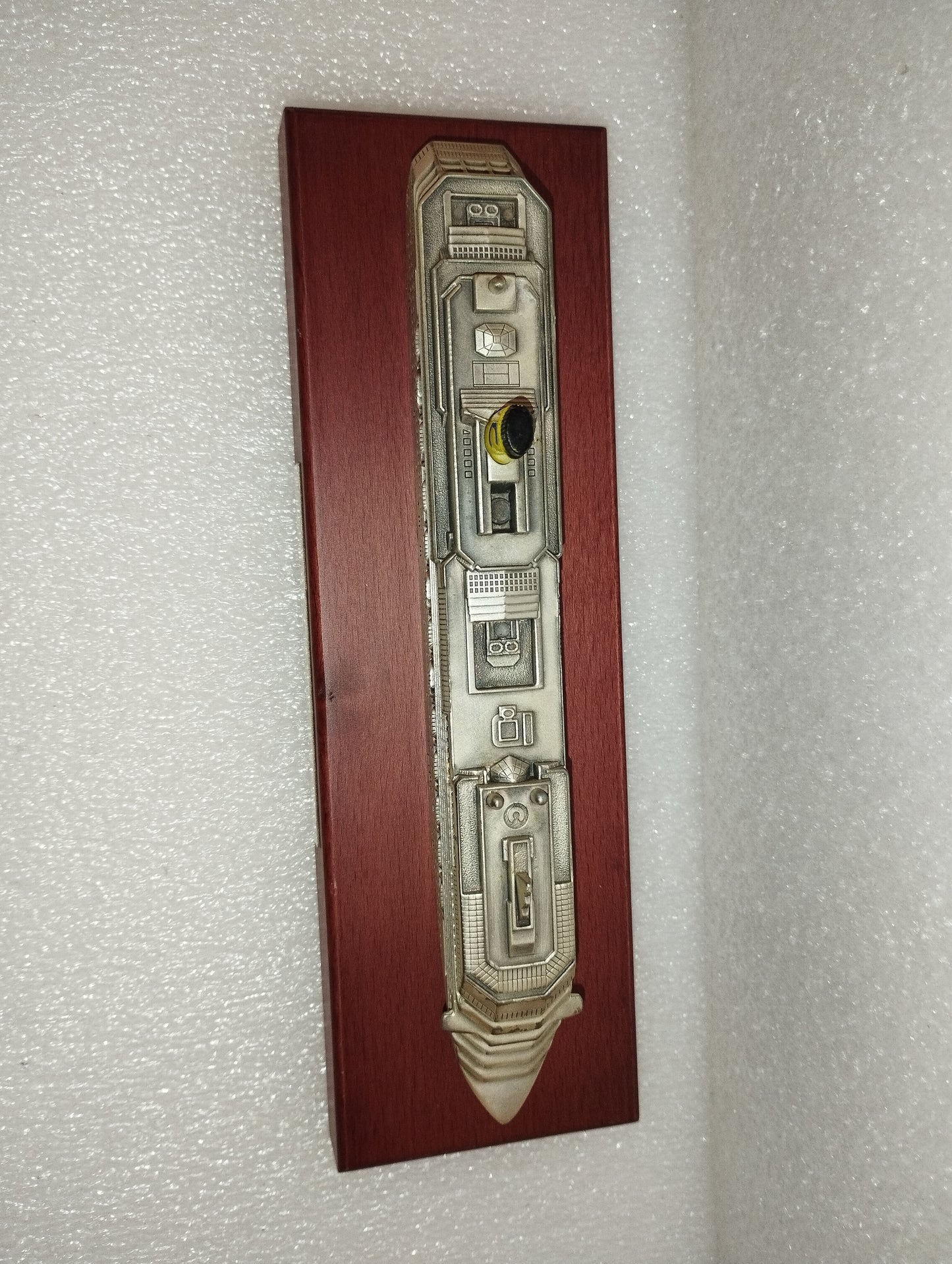 Costa Pacifica In Metallo Con Base In Legno
Made in Italy