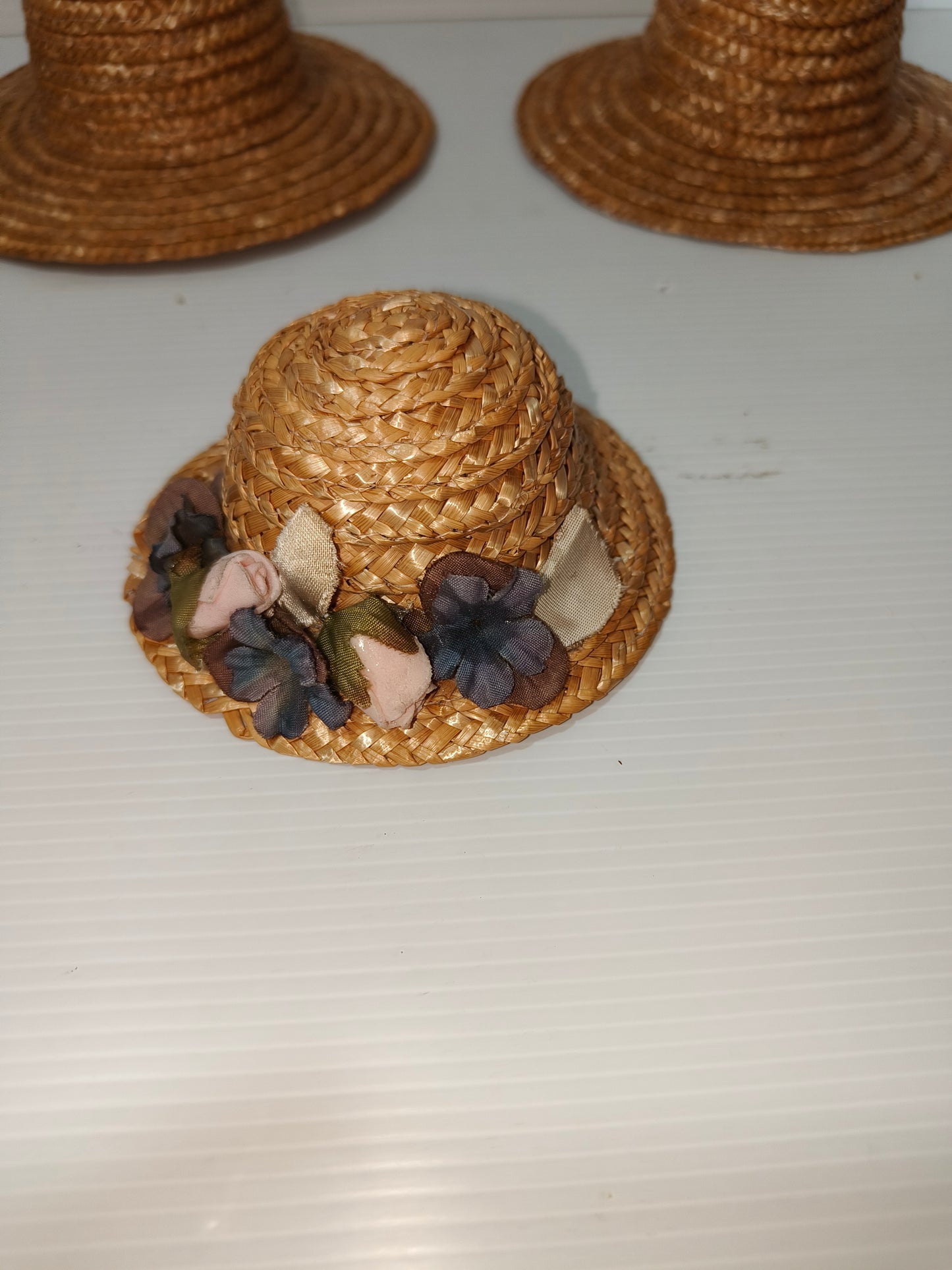 Cappelli in paglia per bambole vintage, LEGGI