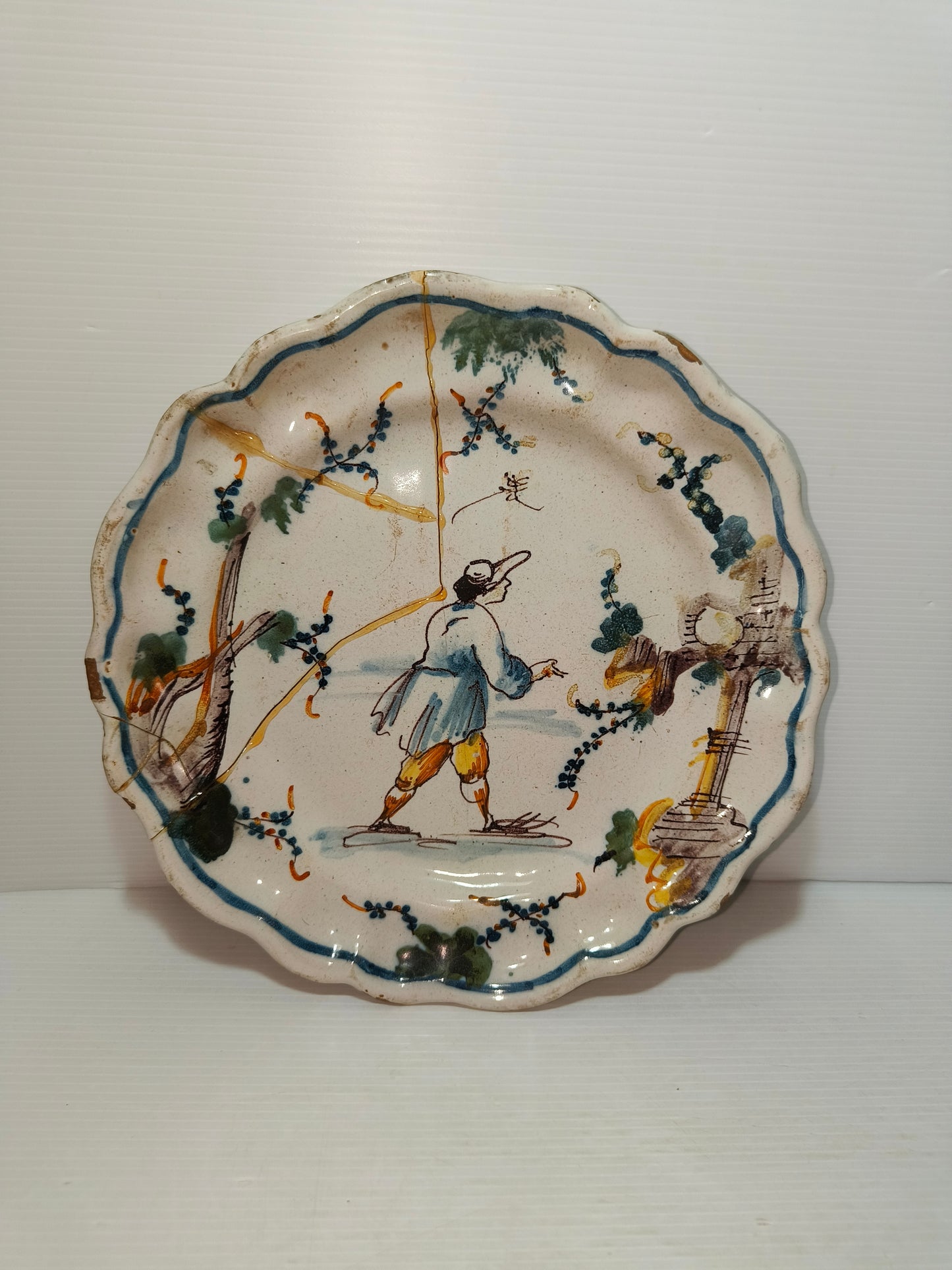 Piatto maiolica antico, DA RESTAURARE