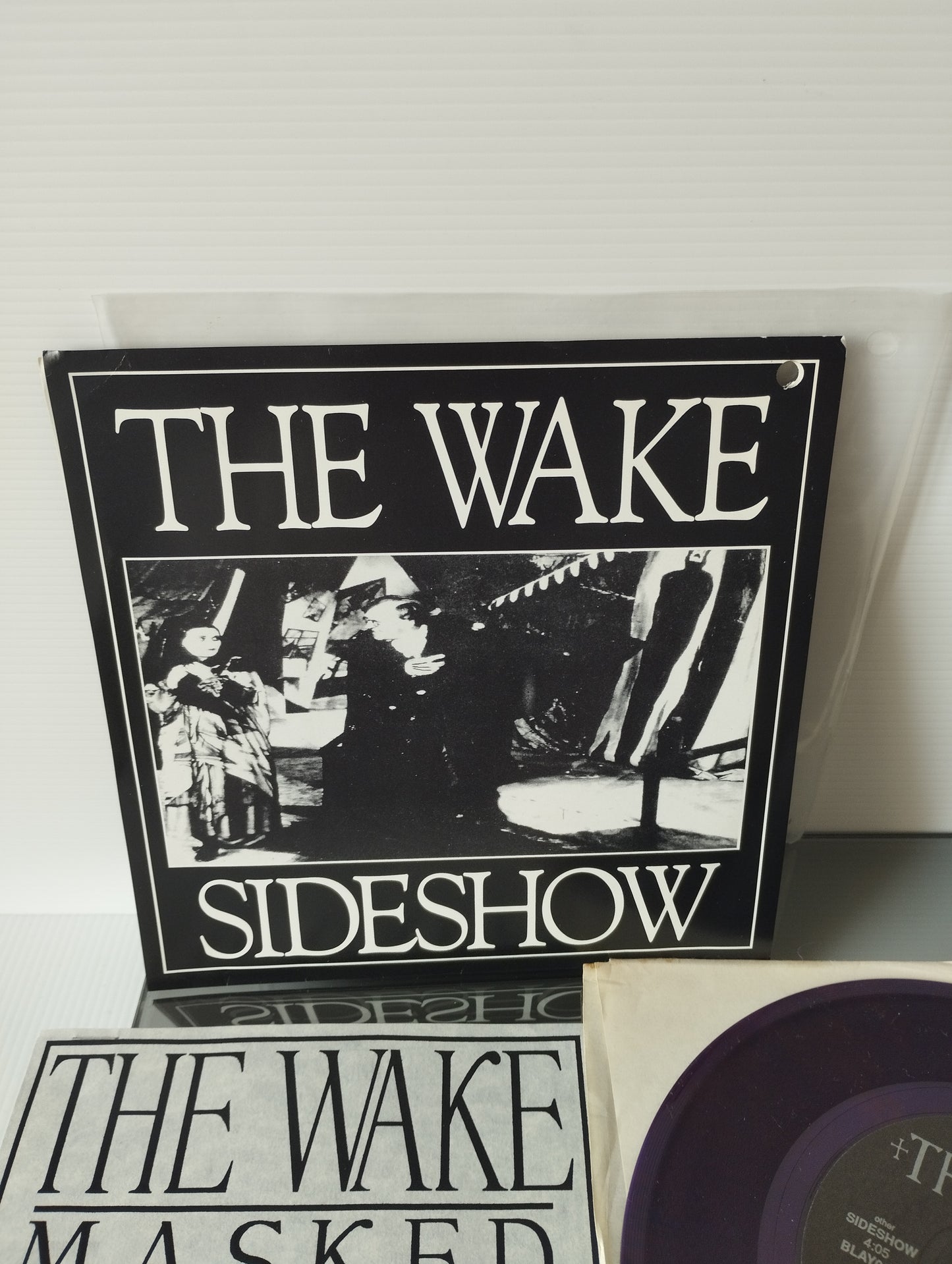Sideshow The Wake 45 Giri
Vinile colorato  Purple