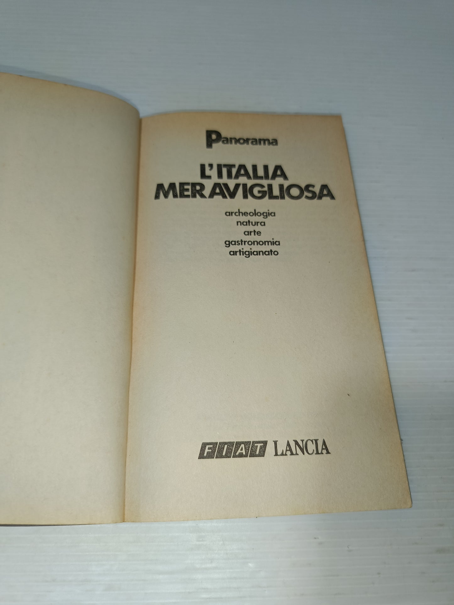 Guida L' Italia Meravigliosa Panorama Fiat Lancia
Edita nel 1983 da Arnoldo Mondadori