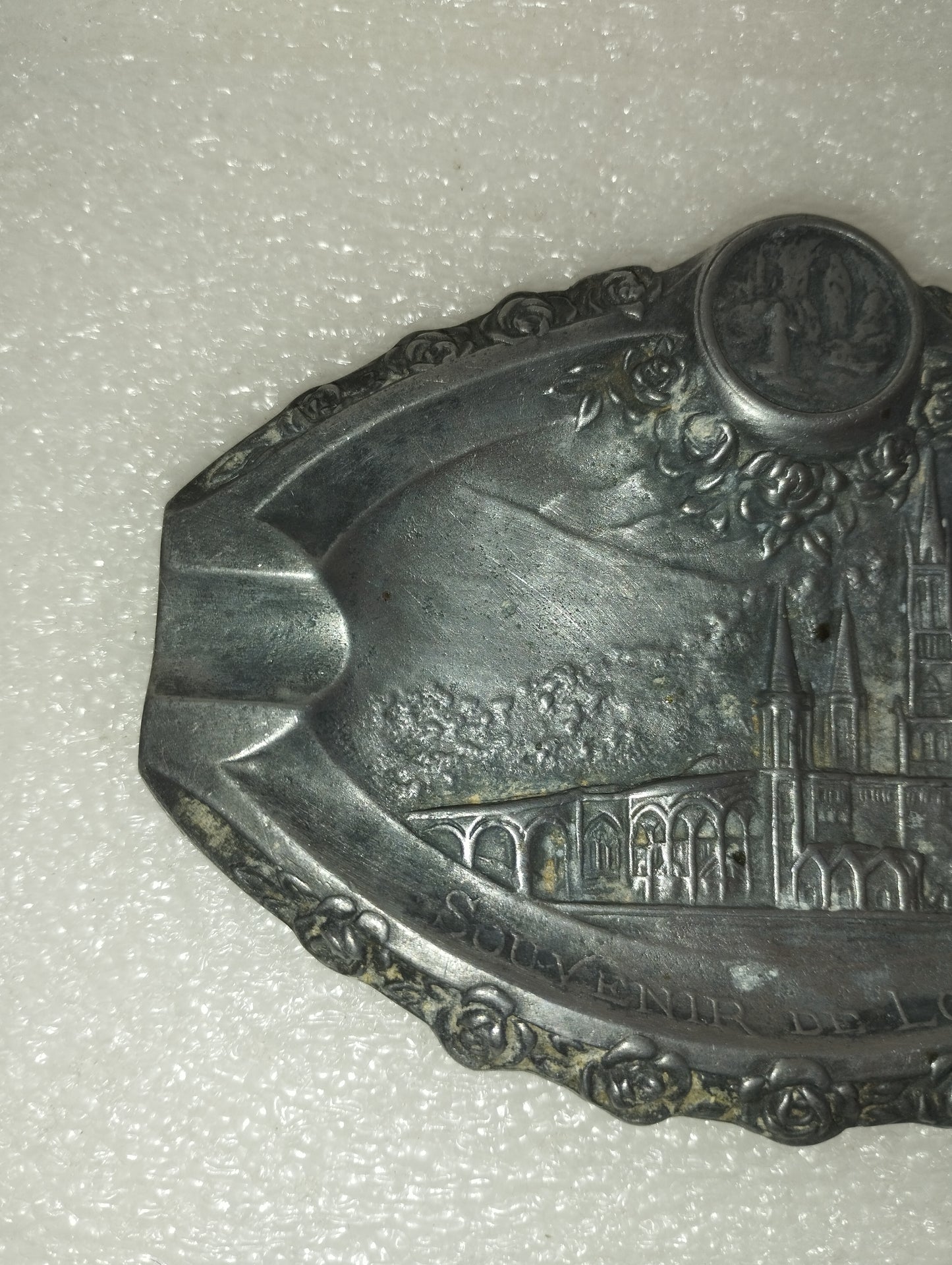 Antico Posacenere Souvenir De Lourdes In Metallo