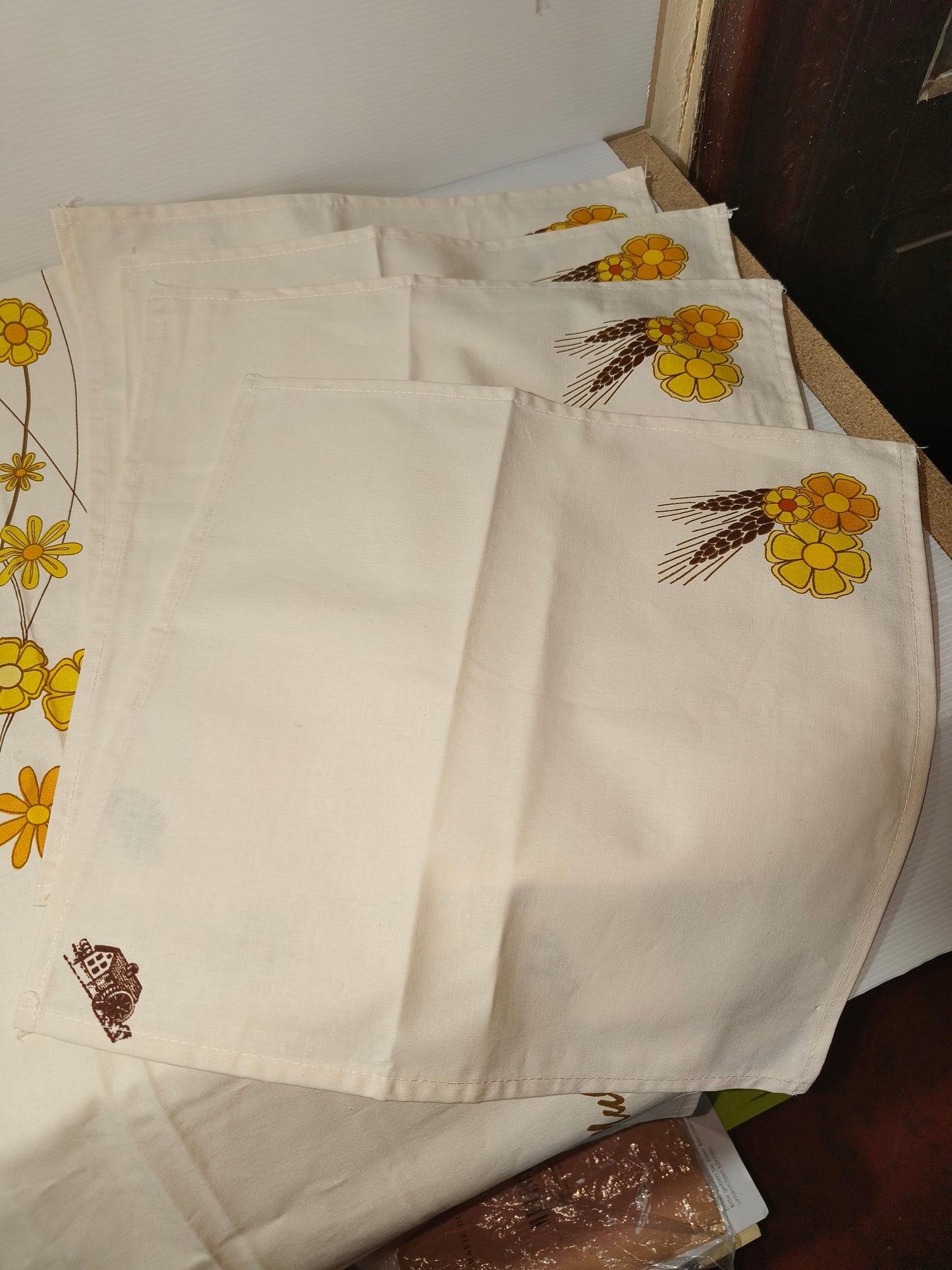 Tovaglia/runner + tovaglioli Mulino Bianco 2007, LEGGI