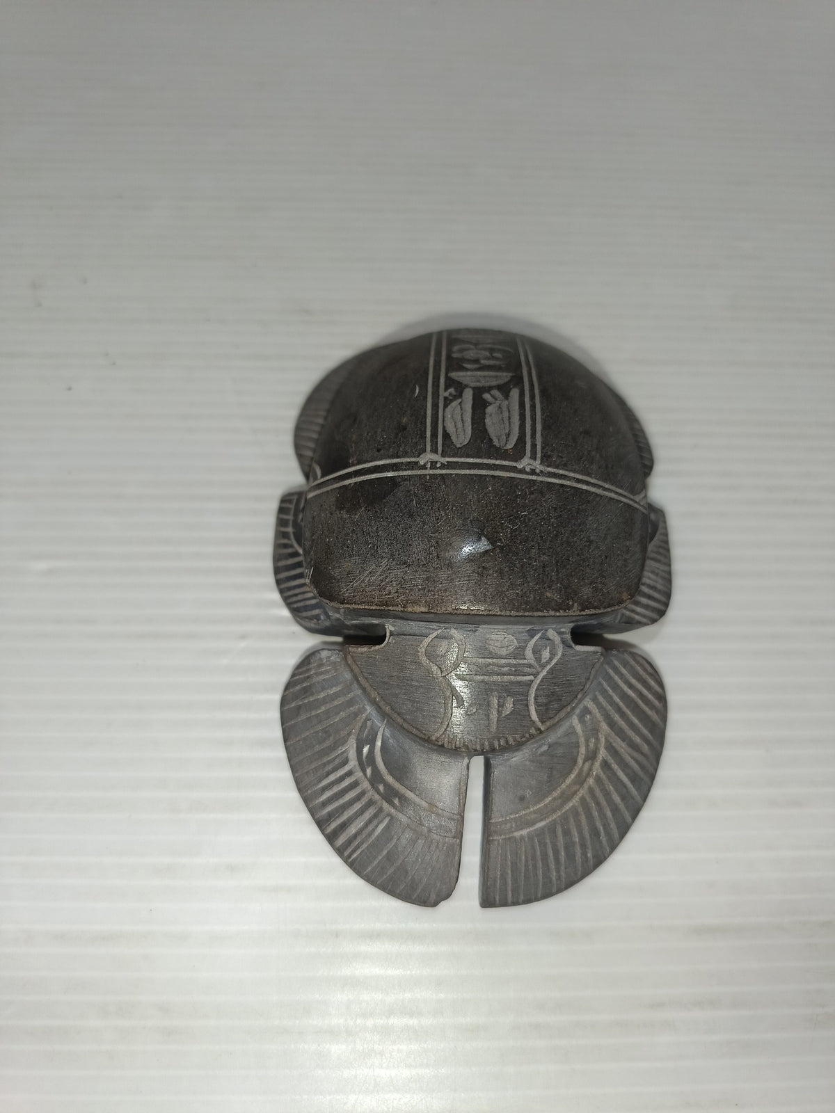 Scarabeo Egizio In Pietra 
Con incisioni e geroglifici 
Vintage