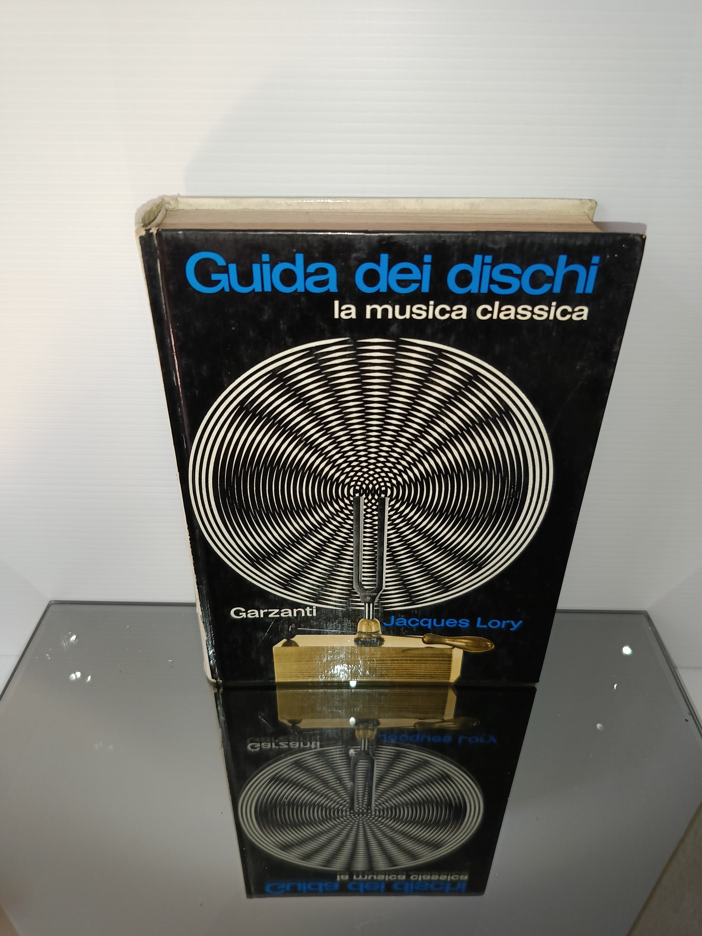 Guida Dei Dischi La Musica Classica Jacques Lory
Edito nel 1971 da Garzanti
Prima Edizione