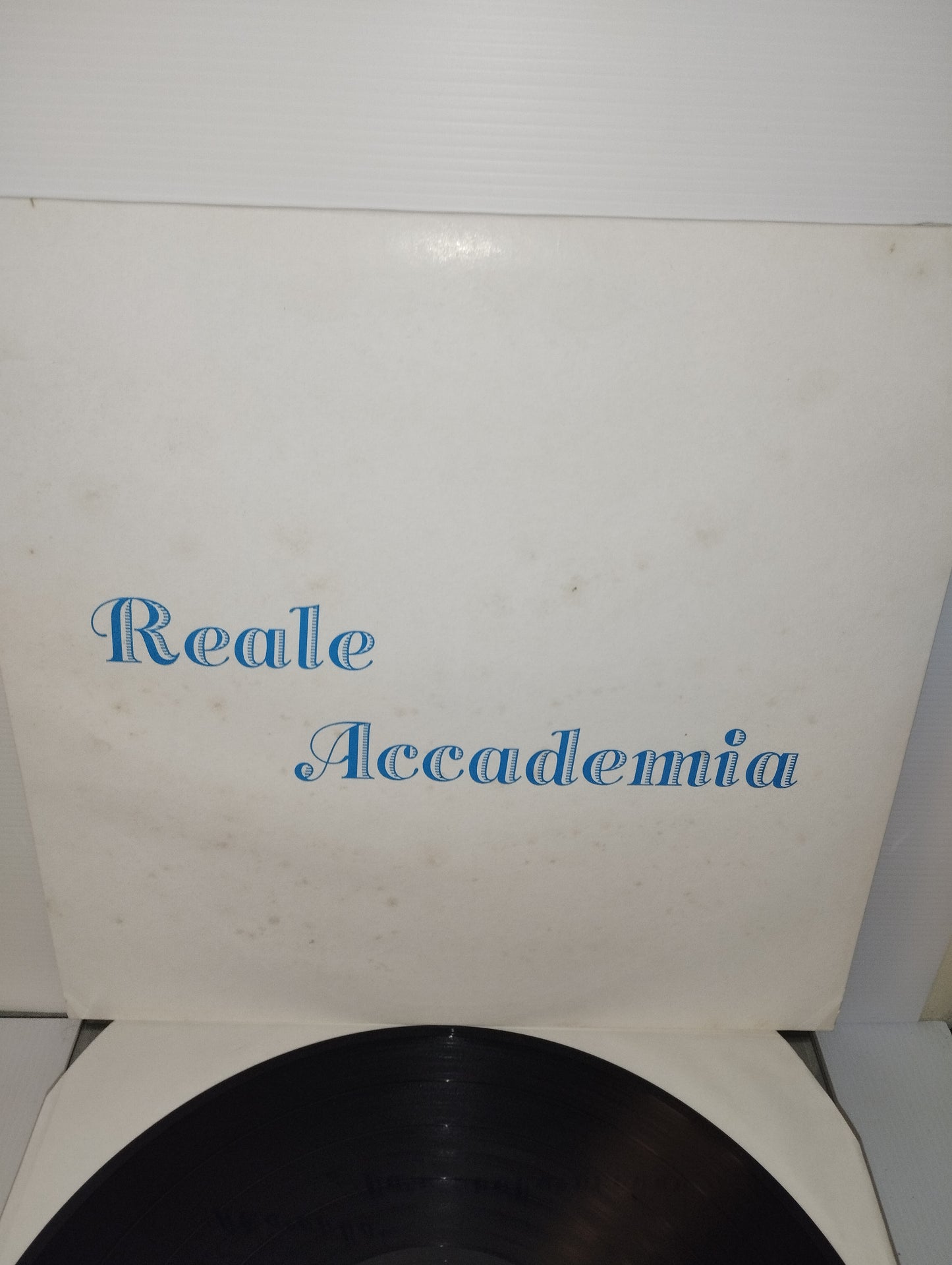 Reale Accademia Omonimo LP 33 Giri Edito nel 1987 da Baracca Recording Cod.BR/002
Genere:Electronic,Pop
Stile :Italo Disco
Molto raro