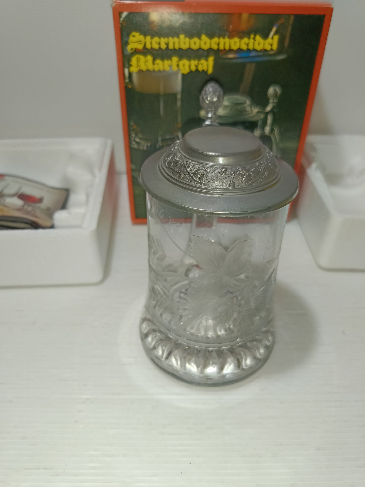 Boccale Rastal design -Studio Made in Germany
In vetro di cristallo soffiato a bocca e Lavorato a mano con coperchio in stagno