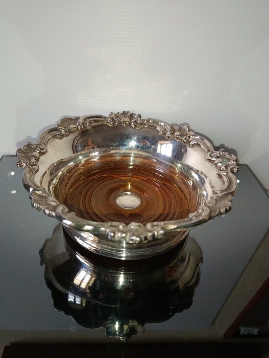 Riproduzione Sottobottiglia Da Originale D' Epoca Vittoriana
In metallo argentato e legno