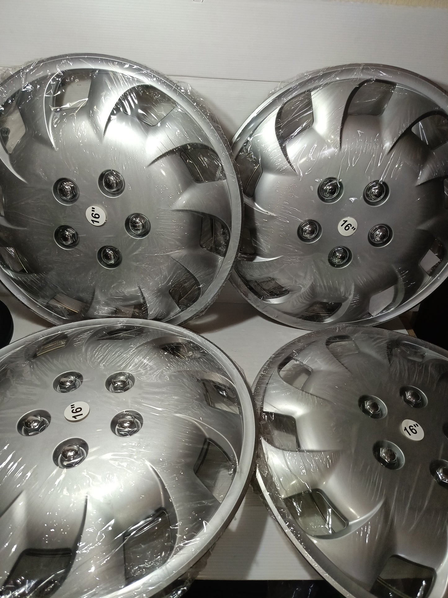 4 Copricerchi 16" In Plastica