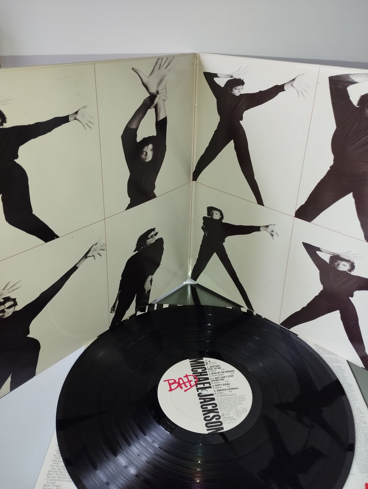 Bad  Michael Jackson Lp 33 Giri
Edito nel 1987 da  Epic Cod.EPC 450290 1