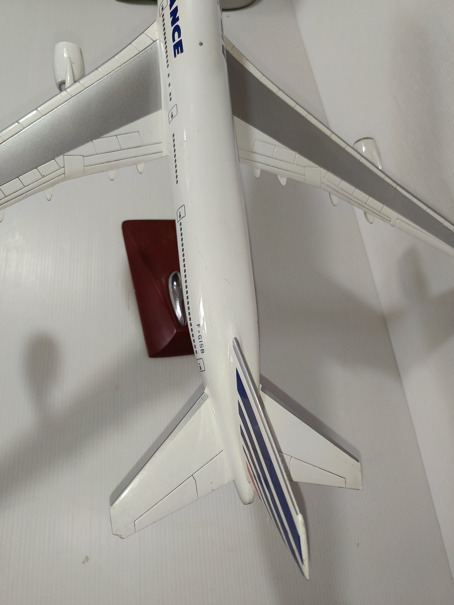 Boeing 747-400 Air France
In resina
Scala 1:120 (?)
Lunghezza cm.45 circa da restaurare