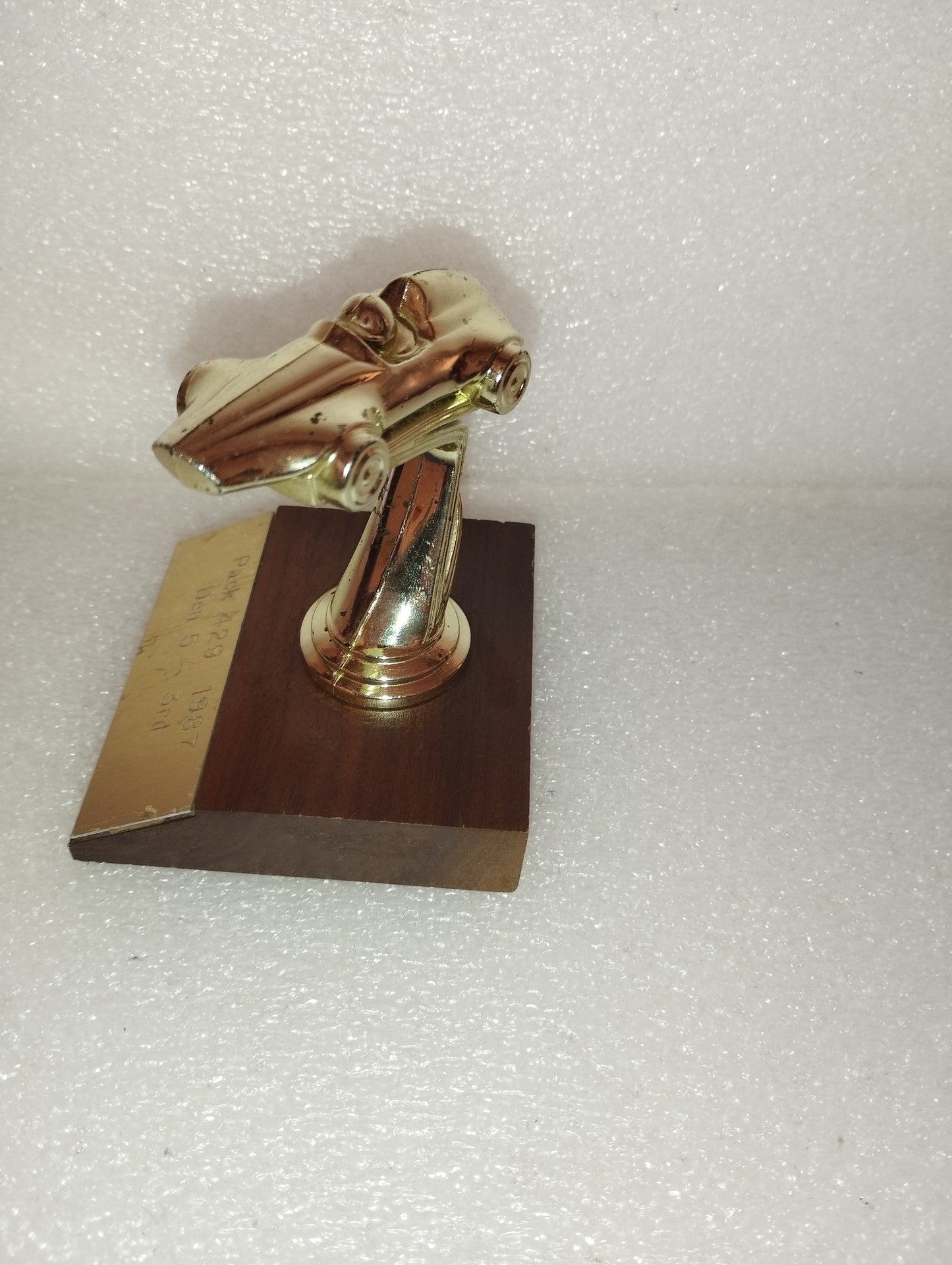 Piccolo Trofeo Auto Da Corsa
Made in  USA
In Plastica e Legno