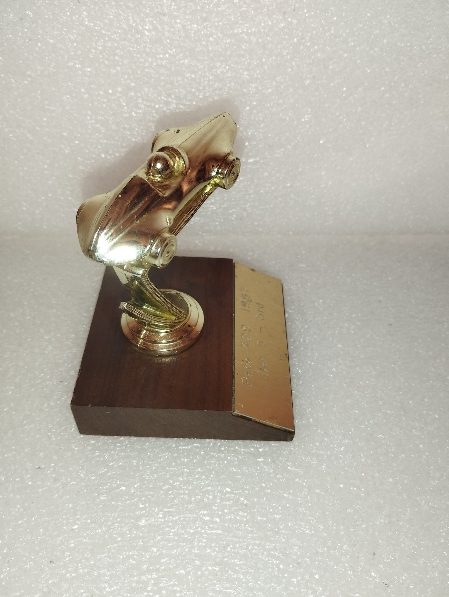 Piccolo Trofeo Auto Da Corsa
Made in  USA
In Plastica e Legno