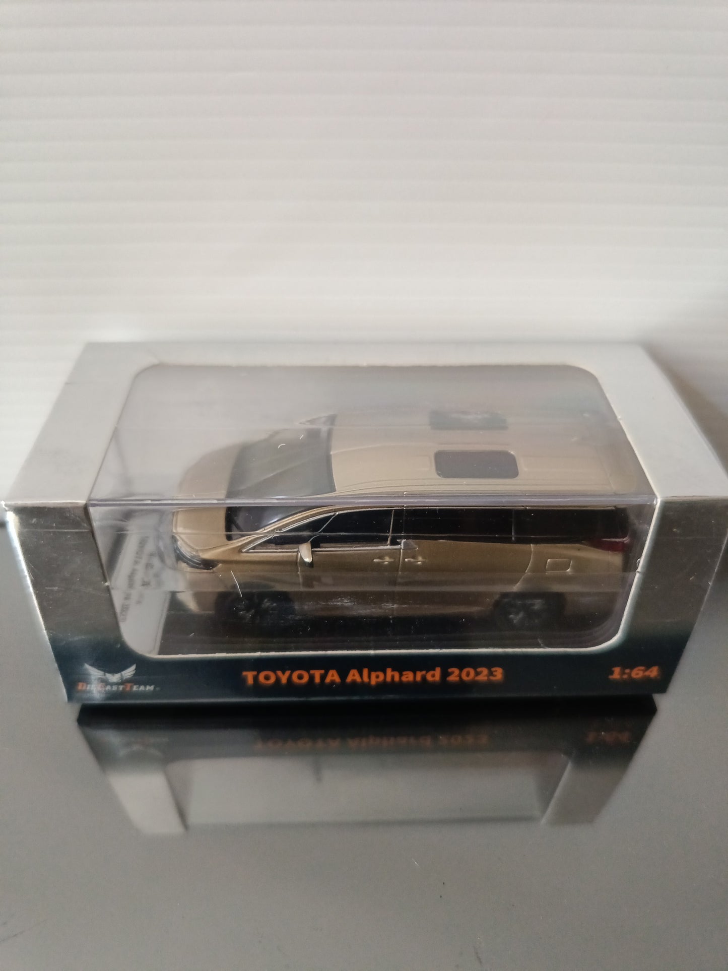 Toyota Alphard 2023 Die Cast Team

Scala 1:64