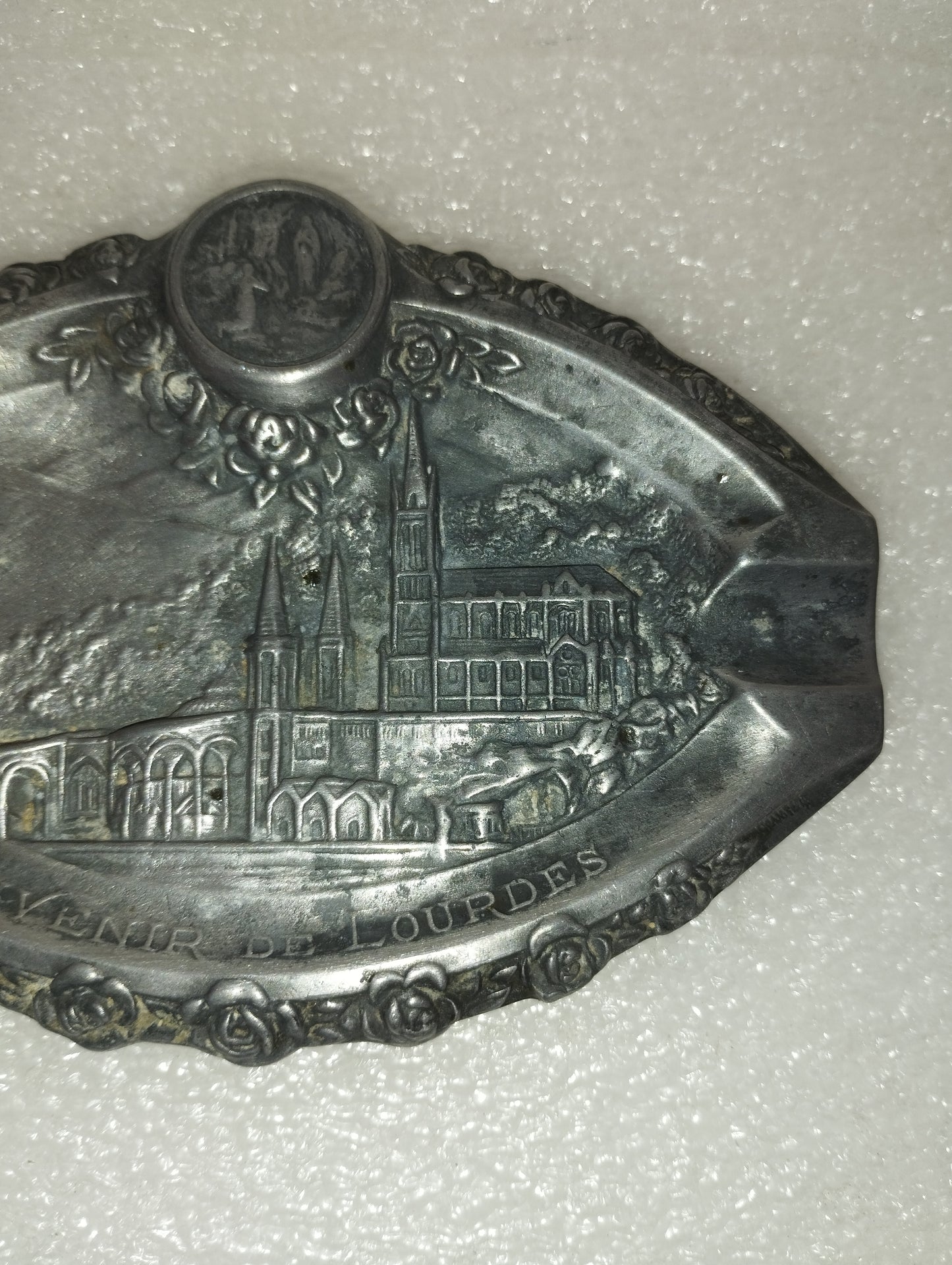 Antico Posacenere Souvenir De Lourdes In Metallo