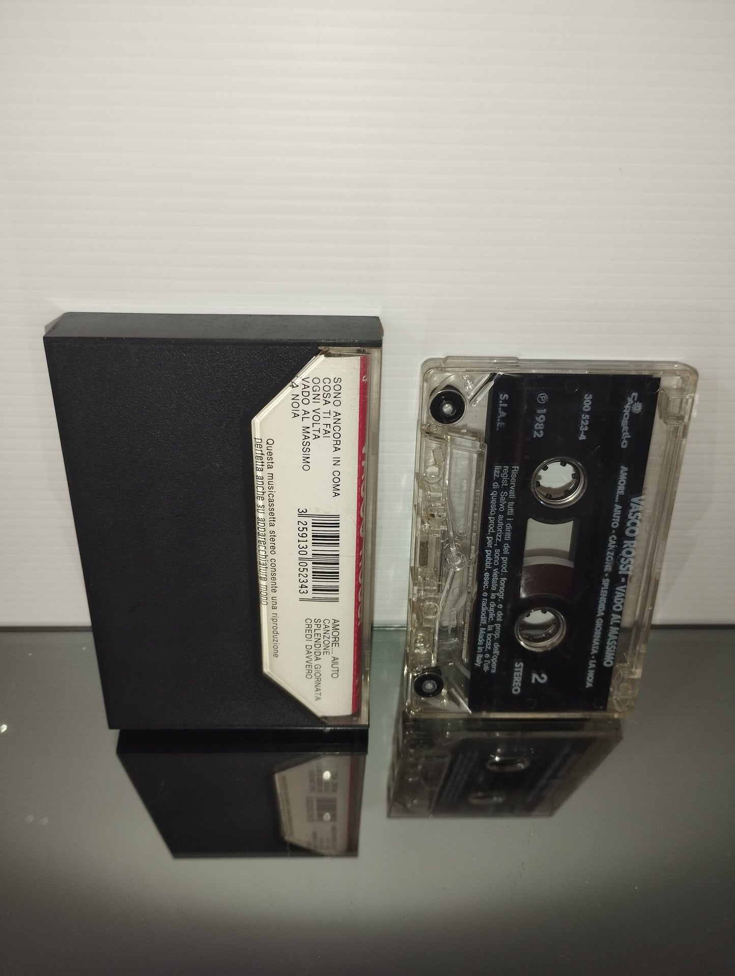 Vado Al Massimo Vasco Rossi Musicassetta
Edita nel 1982 da Carosello cod.300 523-4