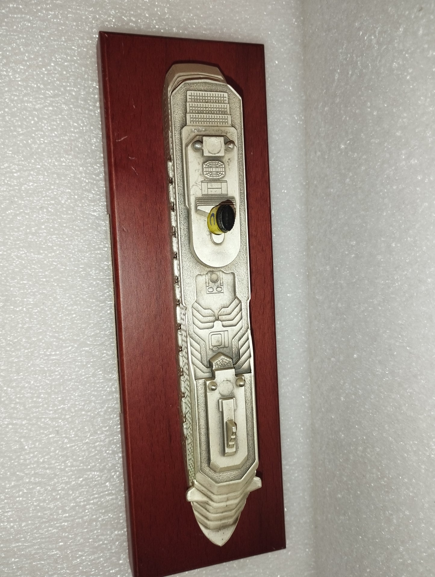 Costa Magica In Metallo Con Base In Legno
Made in Italy