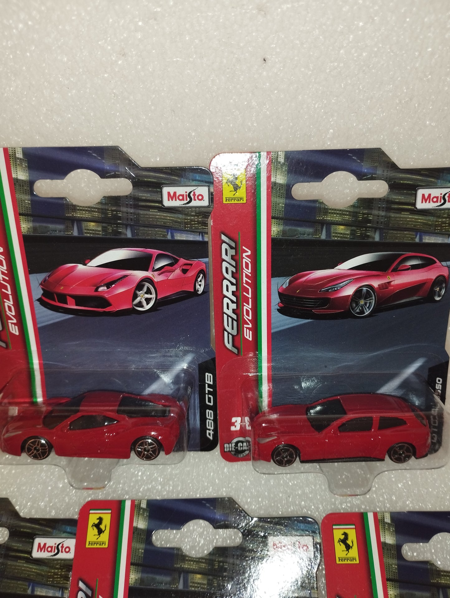 5 Confezioni Ferrari Maisto
Scala 1:64
Die Cast Metal