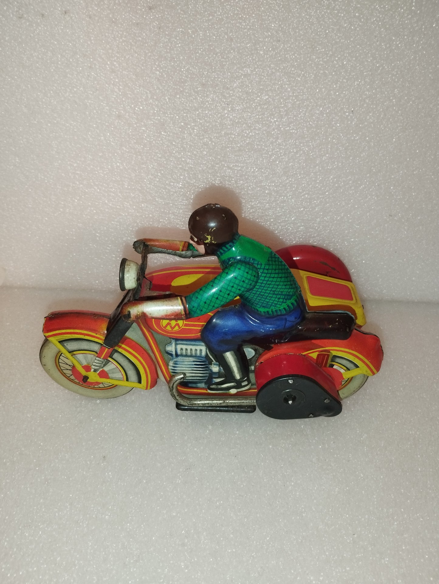 Sidecar In Latta Anni 50/60
Prodotto in URSS non funzionante