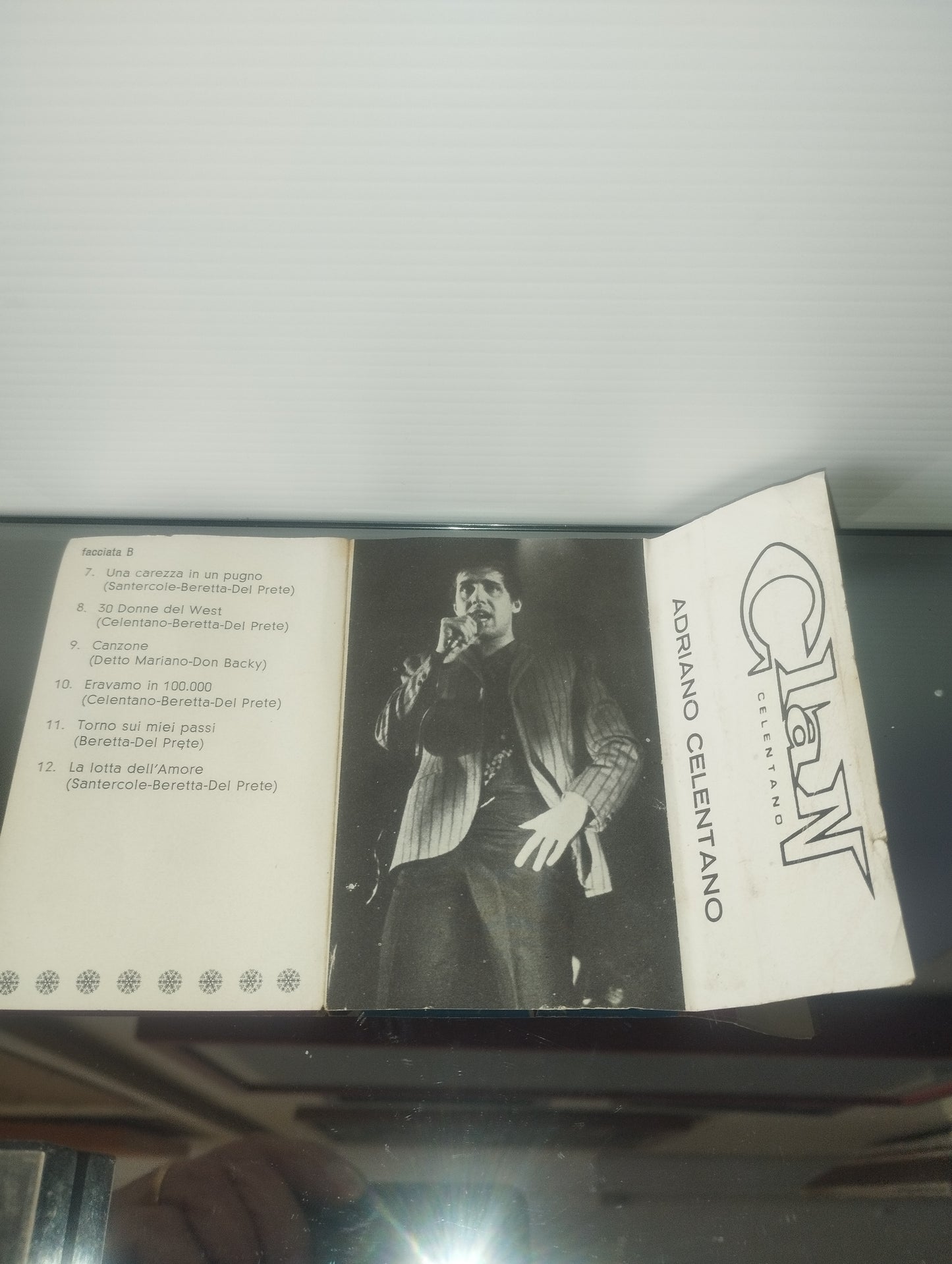 Azzurro Adriano Celentano Musicassetta
Edita nel 1968 da Clan Celentano cod.NAS -1 BIEM
Mono Molto Rara