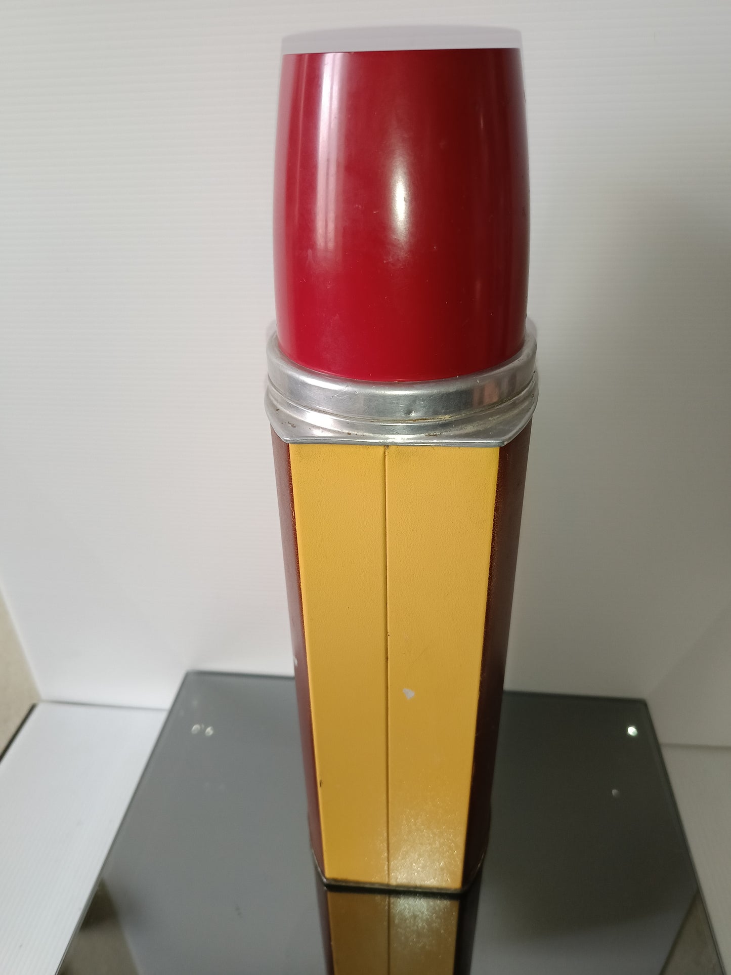 Antico Thermos The American Norwich.Conn
In Metallo e plastica
Made in U.S.A.