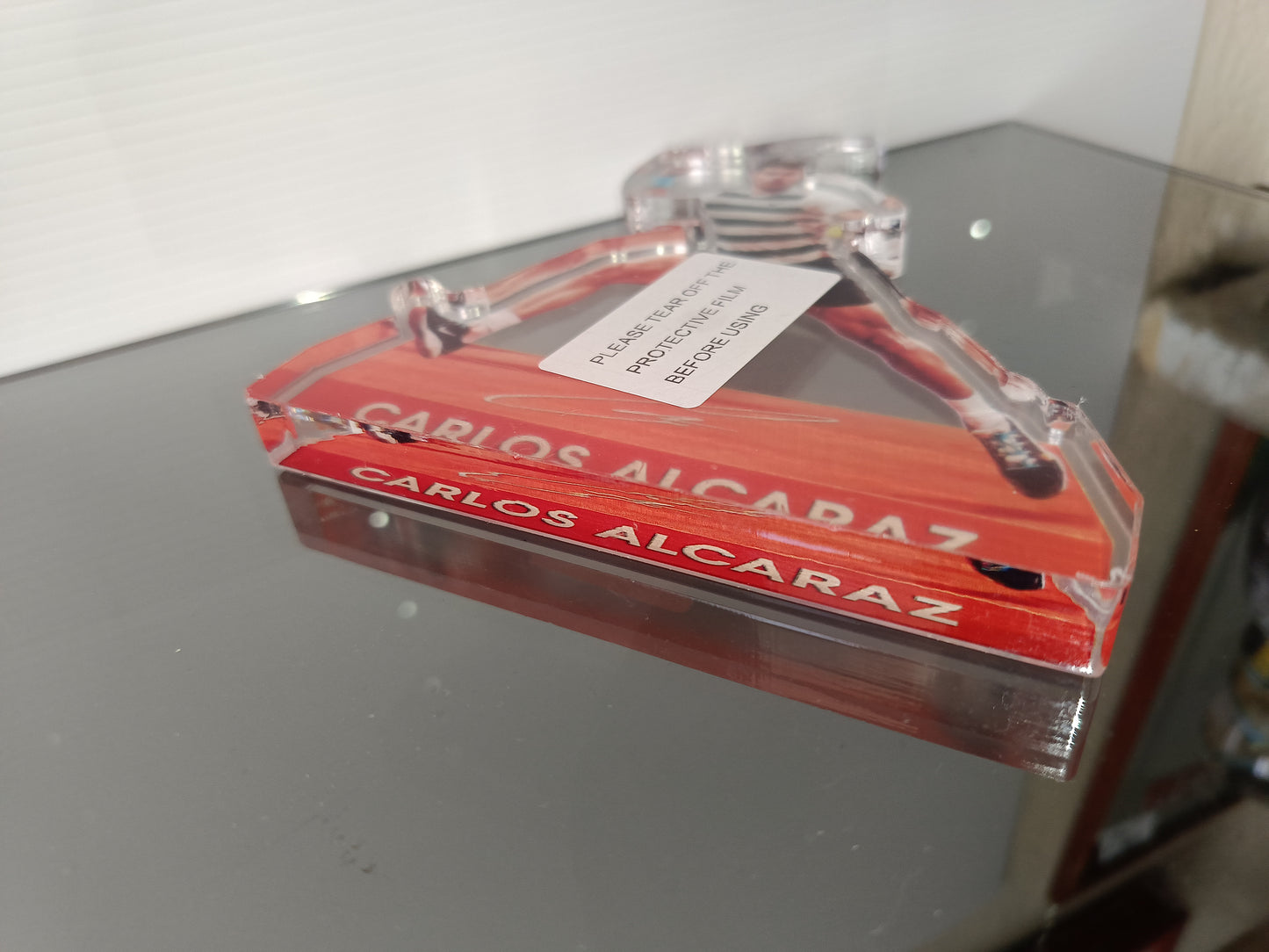 Statuetta Carlos Alcaraz in resina 

Misure 15h x 13 x 1,5 cm