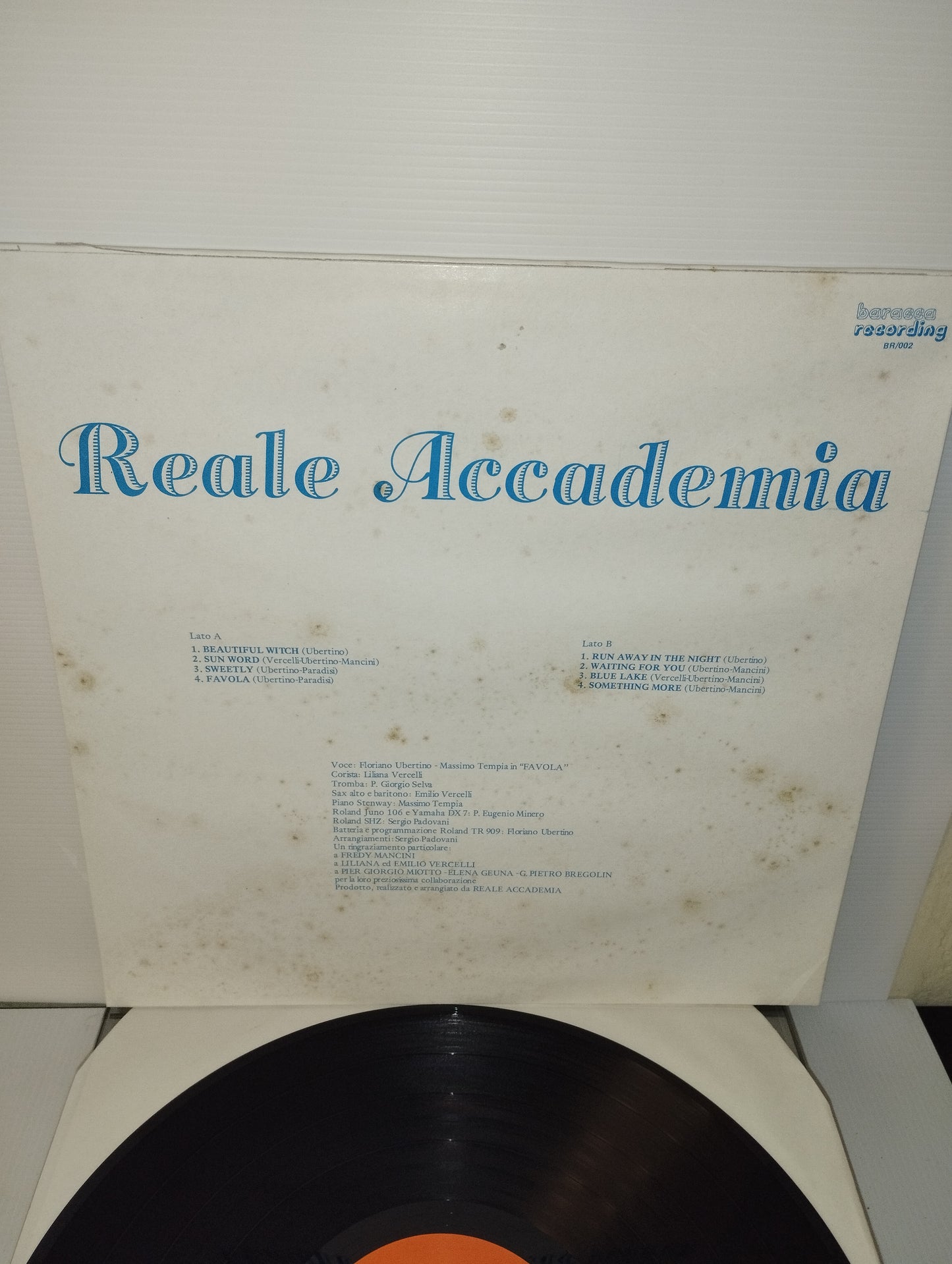 Reale Accademia Omonimo LP 33 Giri Edito nel 1987 da Baracca Recording Cod.BR/002
Genere:Electronic,Pop
Stile :Italo Disco
Molto raro