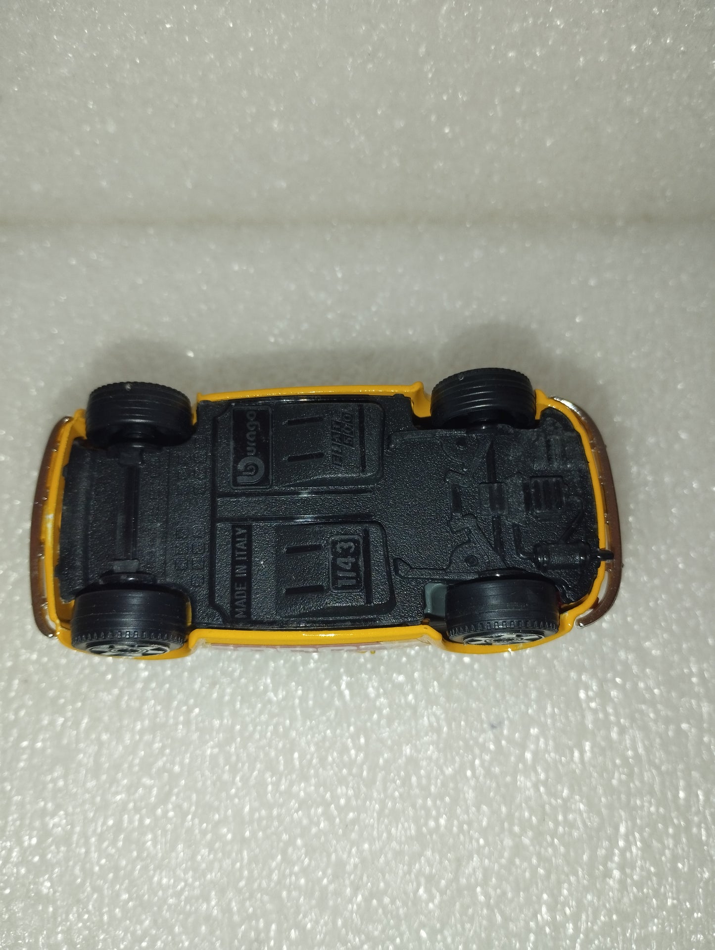 Fiat 500 Sport
Scala 1:43
Bburago
Street Fire Collection