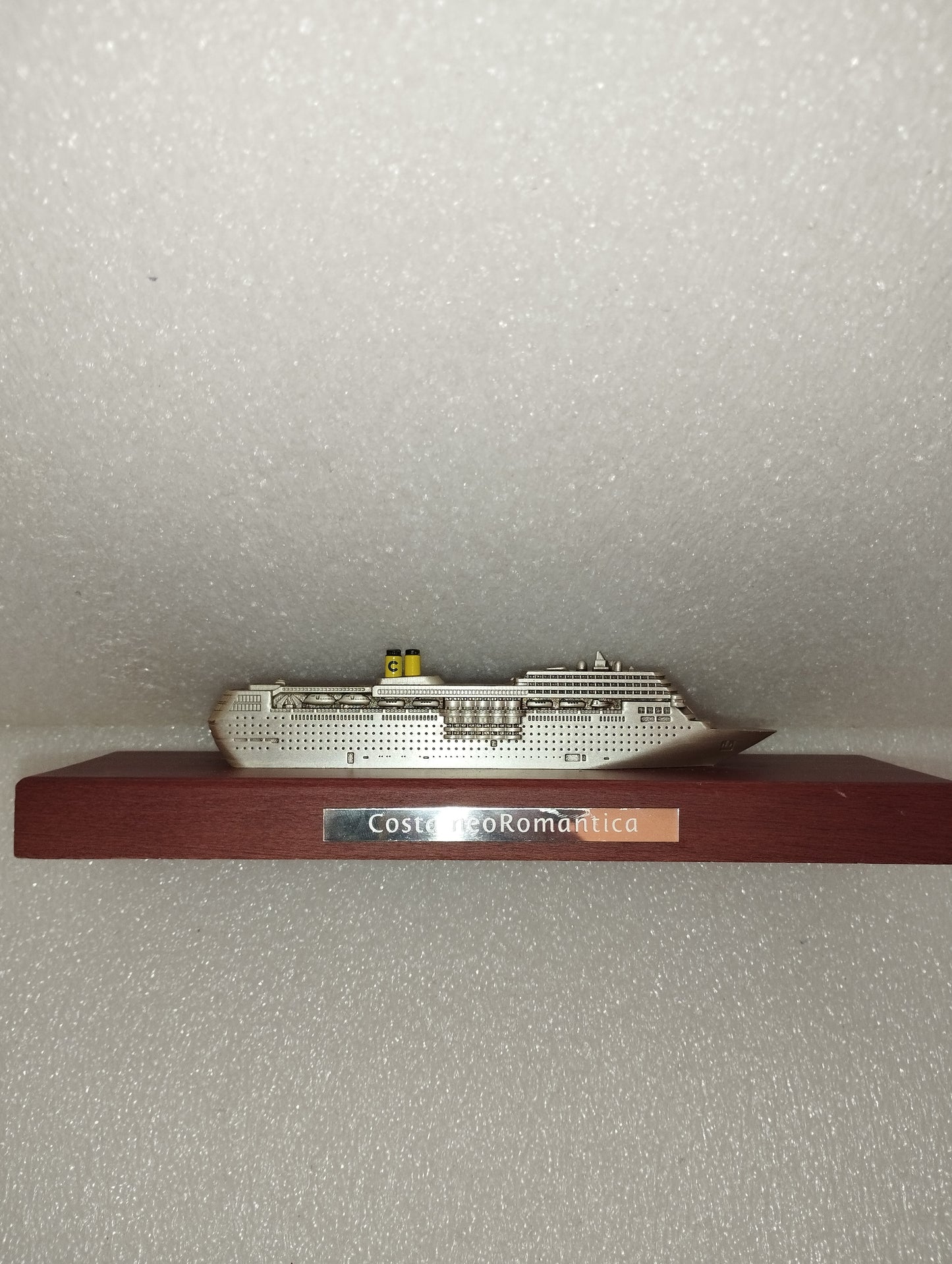 Costa neoRomantica In Metallo Con Base In Legno
Made in Italy