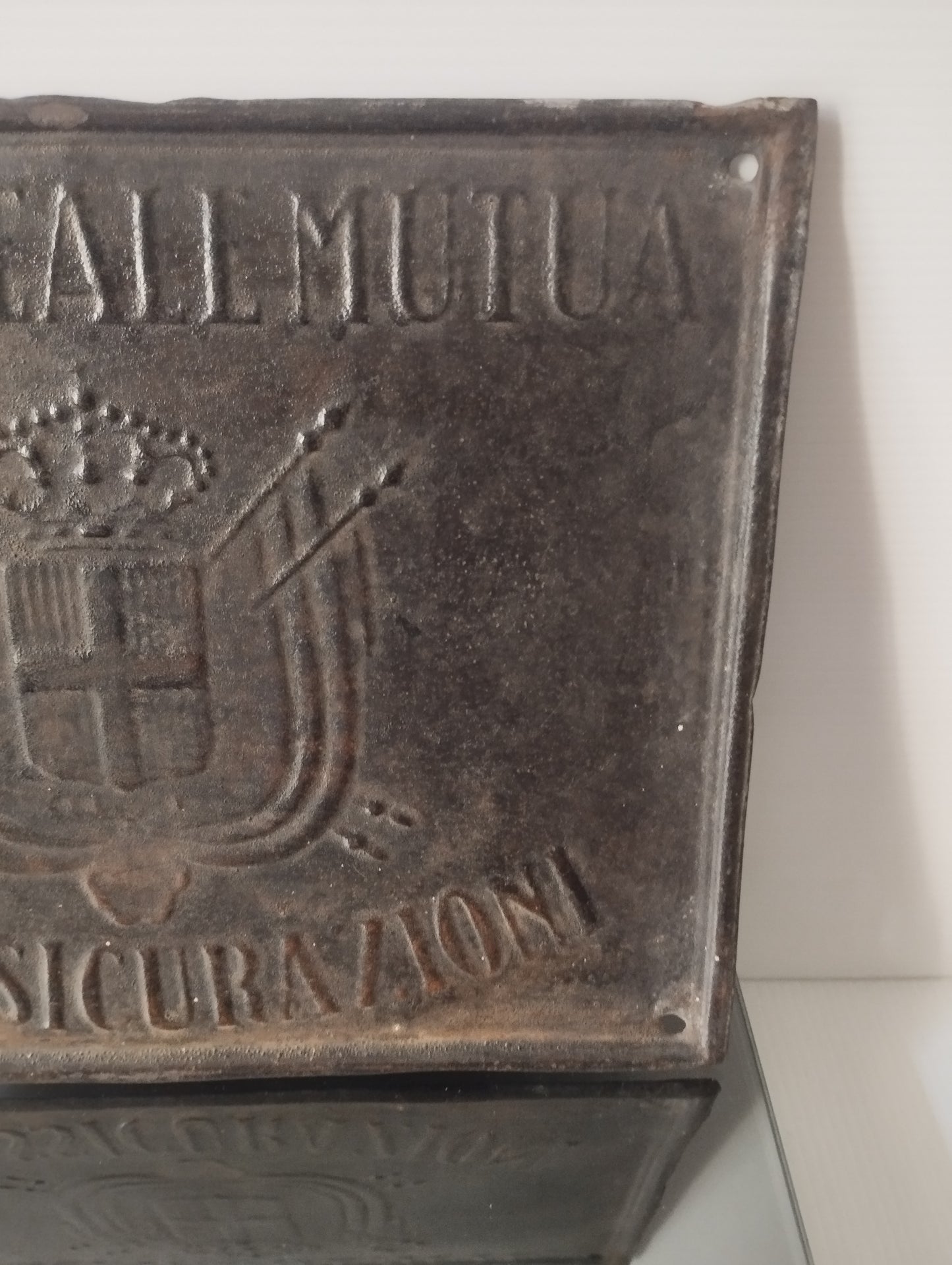 Antica Targa Società Reale Mutua Di Assicurazioni In Metallo
Misure 26 x 20,5