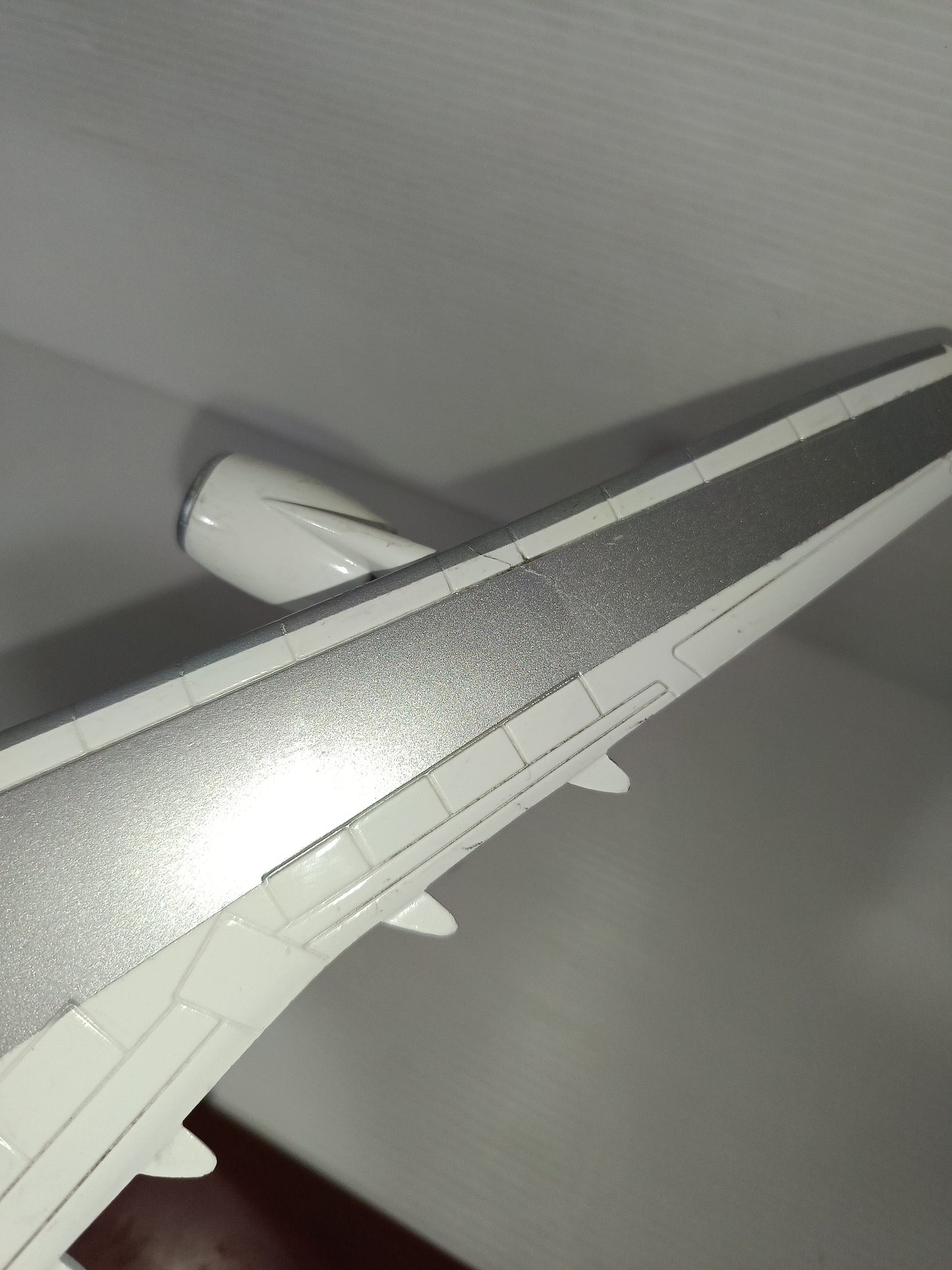 Boeing 747-400 Air France
In resina
Scala 1:120 (?)
Lunghezza cm.45 circa da restaurare