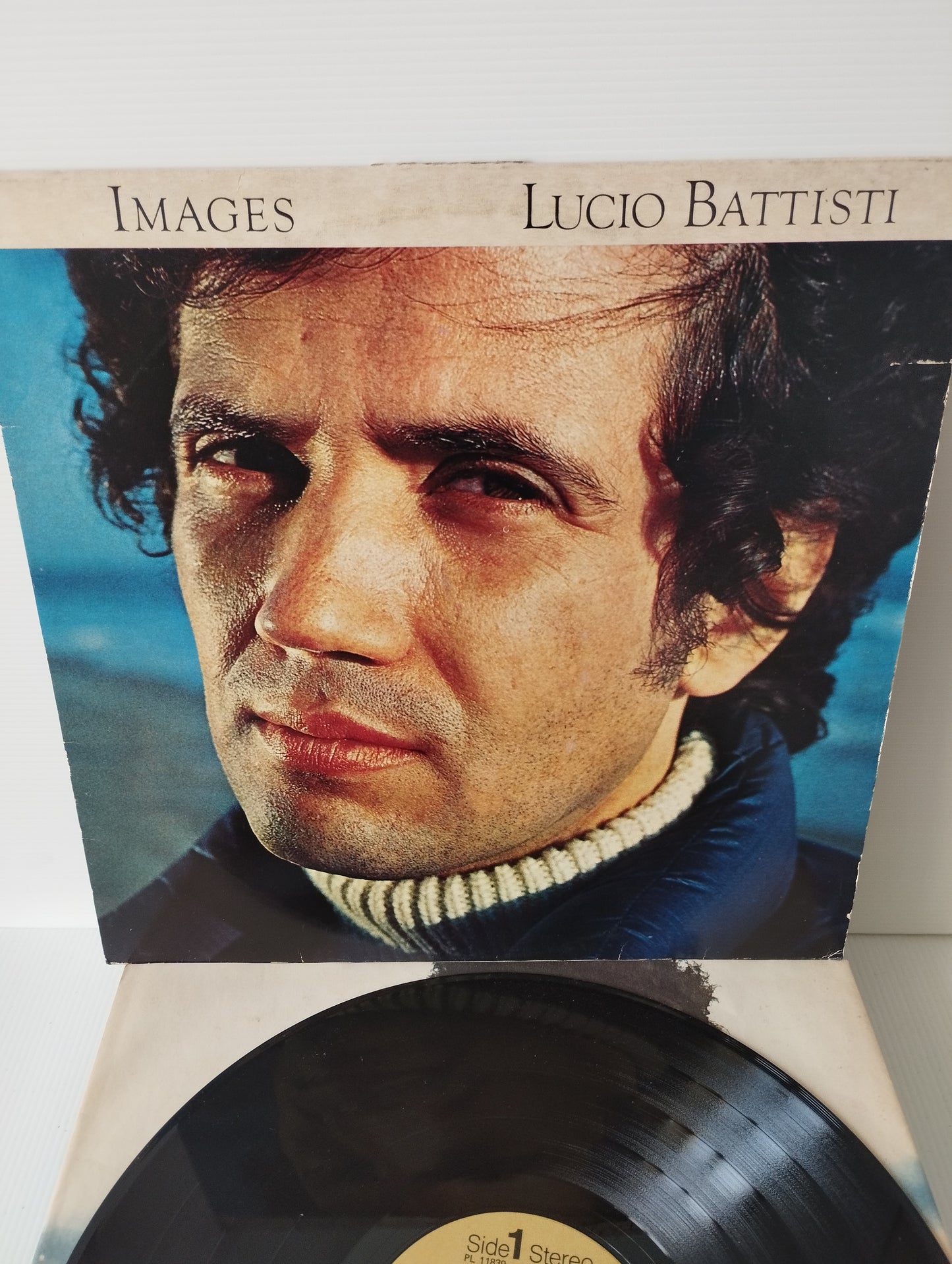Images Lucio Battisti Lp 33 Giri
Edito nel 1977 da  RCA Cod.PL 11839