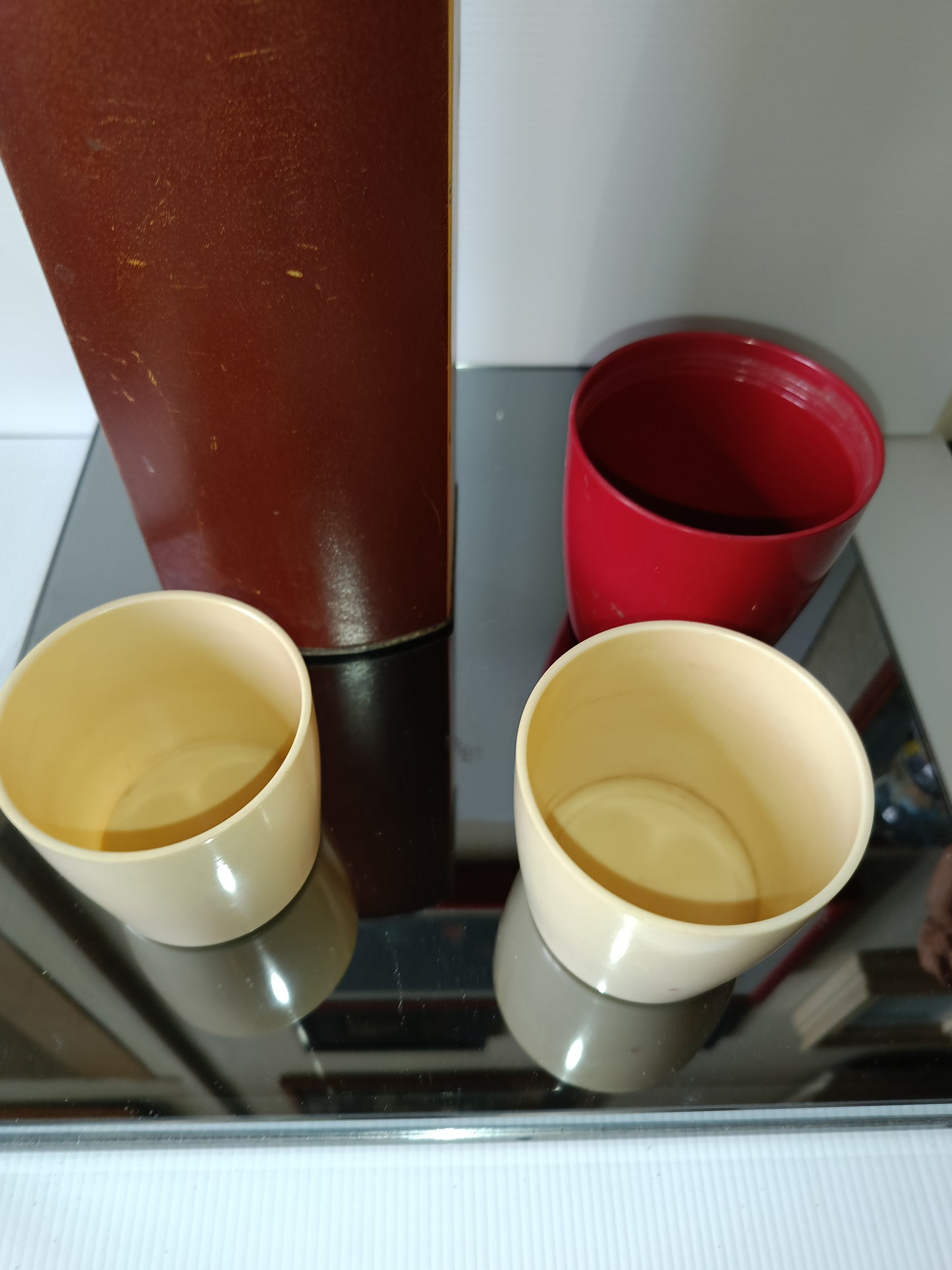 Antico Thermos The American Norwich.Conn
In Metallo e plastica
Made in U.S.A.