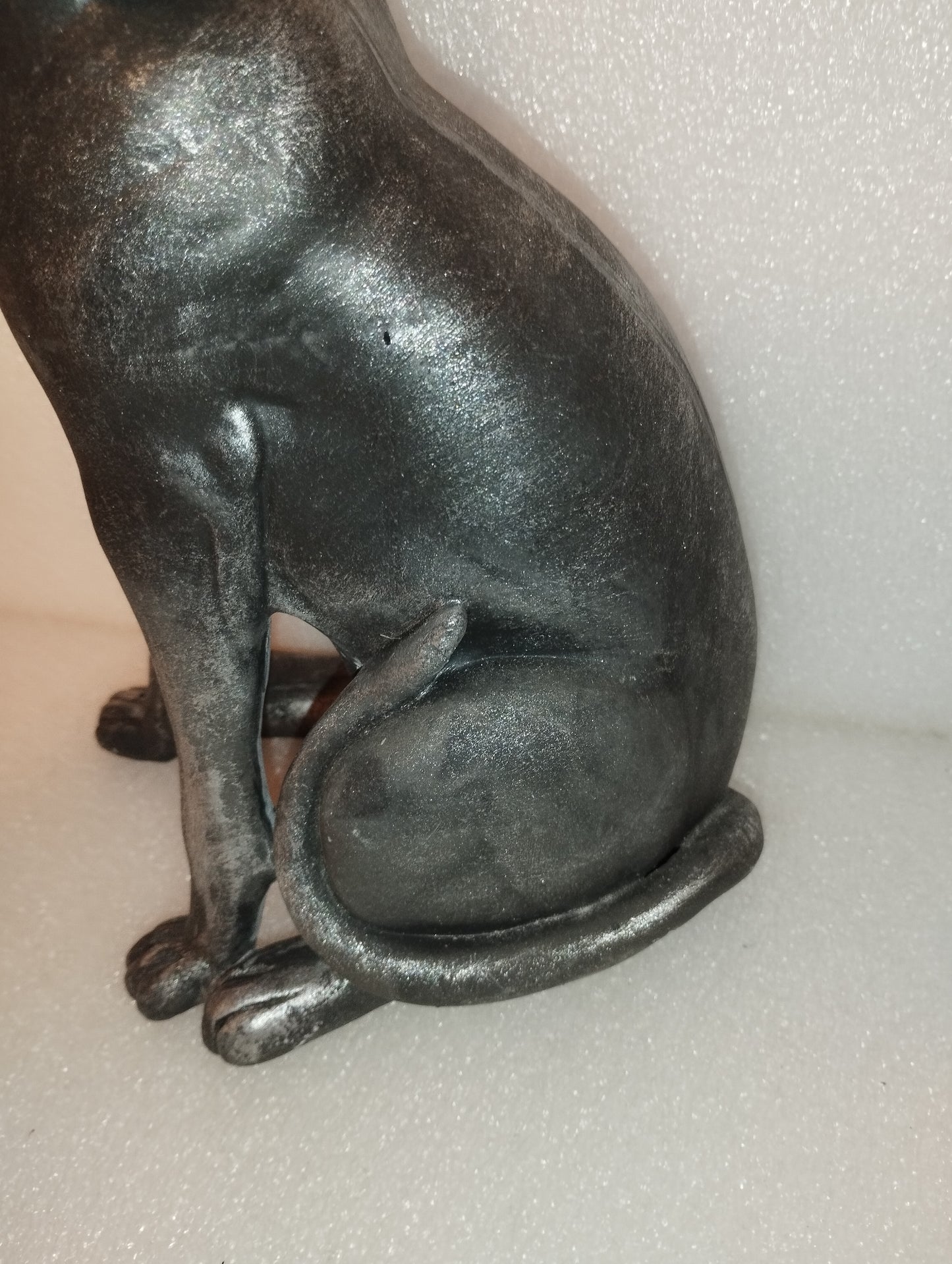 Felino Decorativo In Poliresina
Altezza 28 Cm