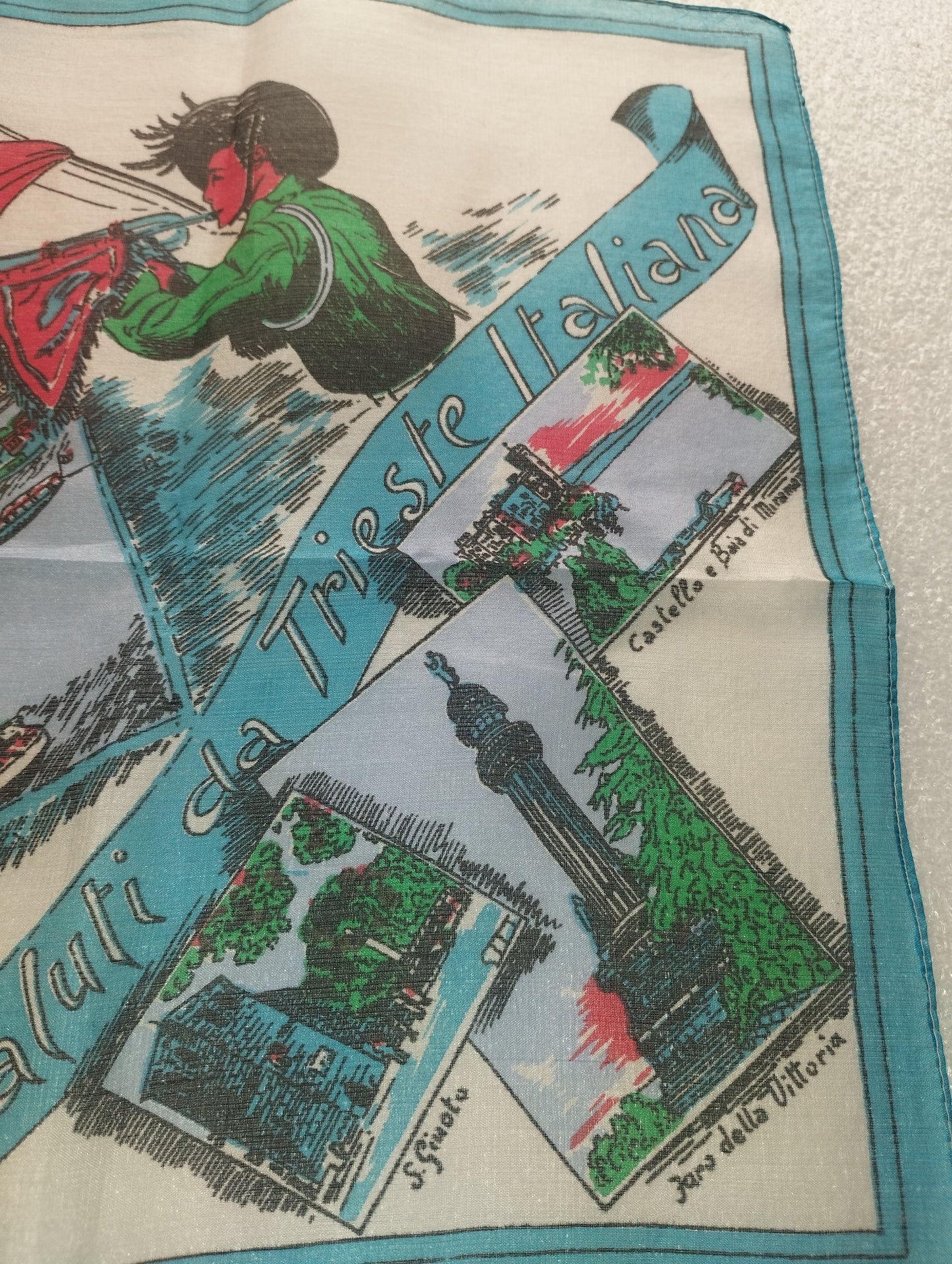 Fazzoletto Saluti Da Trieste Italiana
In Seta
Misure 28 x 28 cm