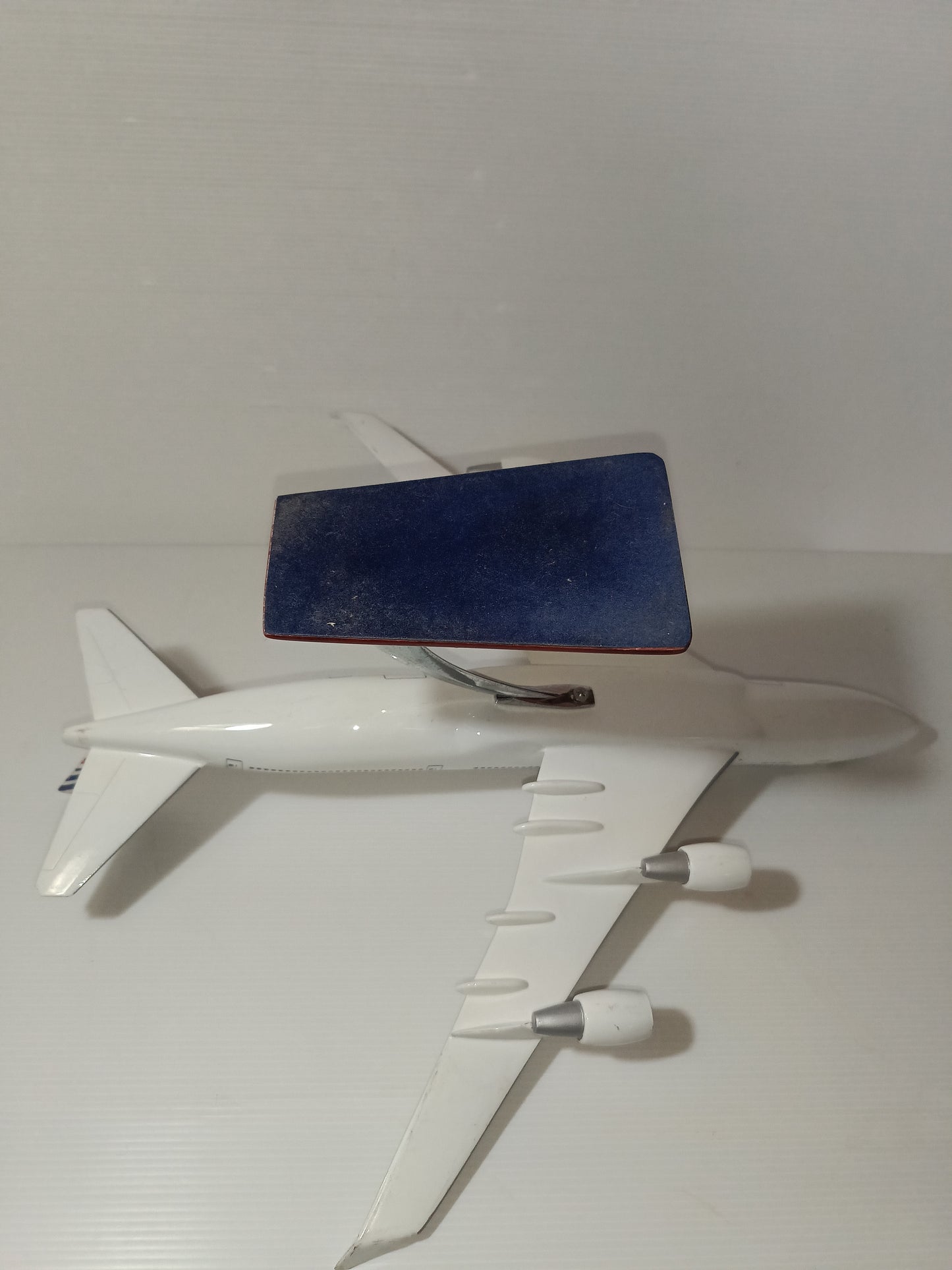 Boeing 747-400 Air France
In resina
Scala 1:120 (?)
Lunghezza cm.45 circa da restaurare